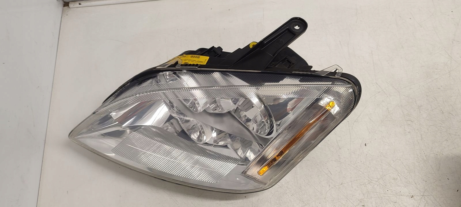 light front front left Ford CMAX