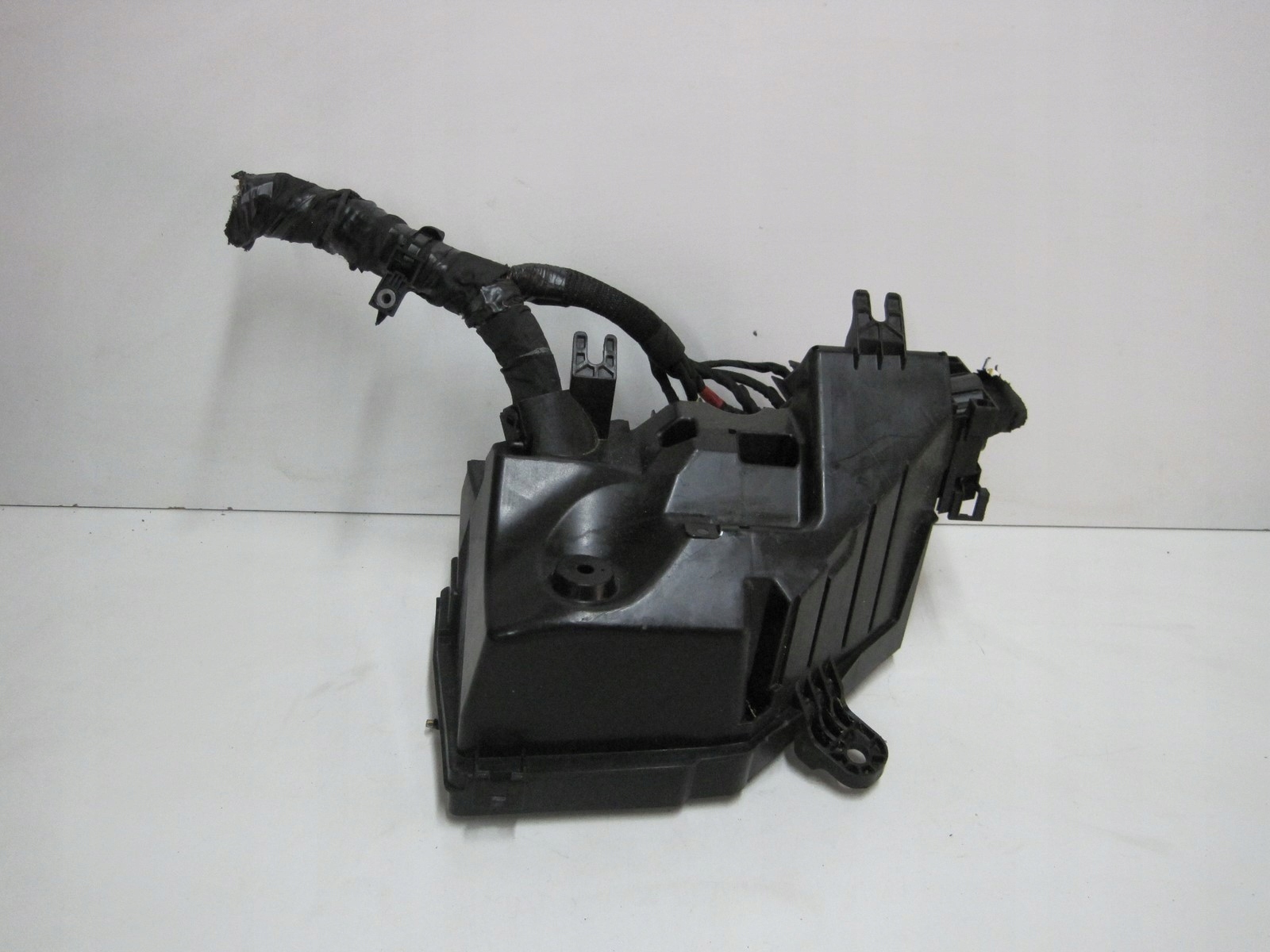 SKRZYNKA BEZPIECZNIKÓW RENAULT 403888090R Numer katalogowy części 403888090R