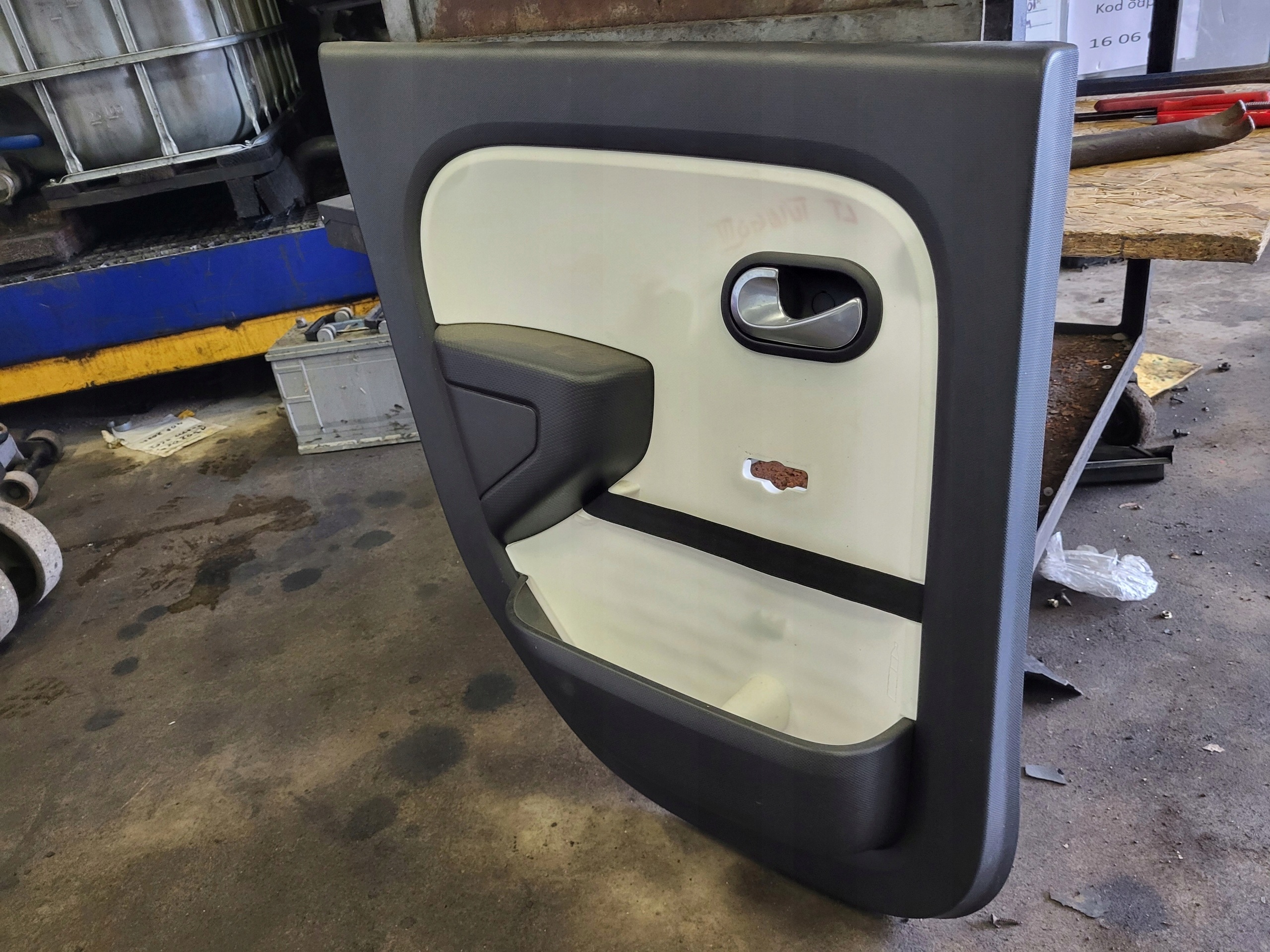 RENAULT TWINGO III side door left rear part
