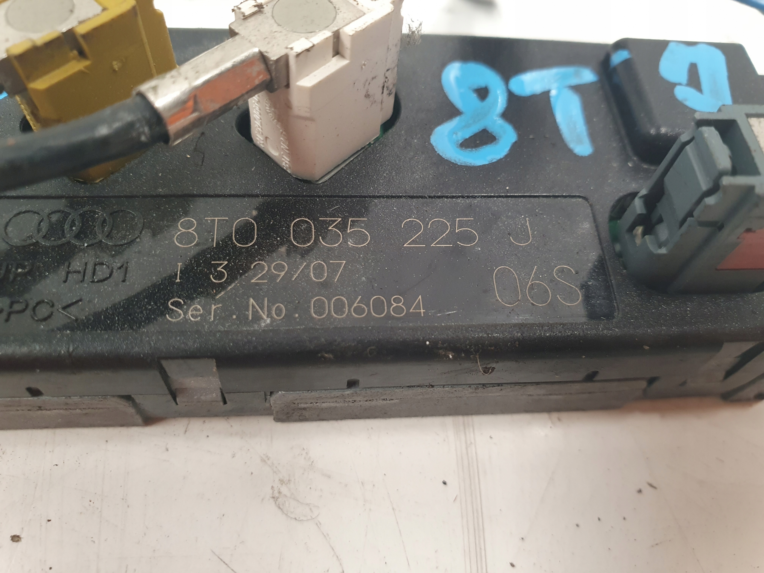 Audi A5 8T 07- 1.8 TFSI coupe antenna amplifier