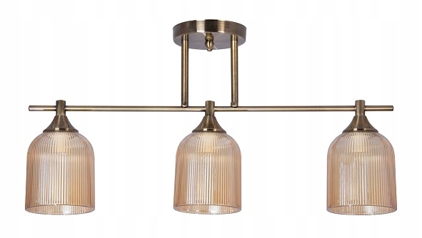 Trojitá lišta s jantarovými stínítky, lampa nad obývací pokoj, pohovka, stůl