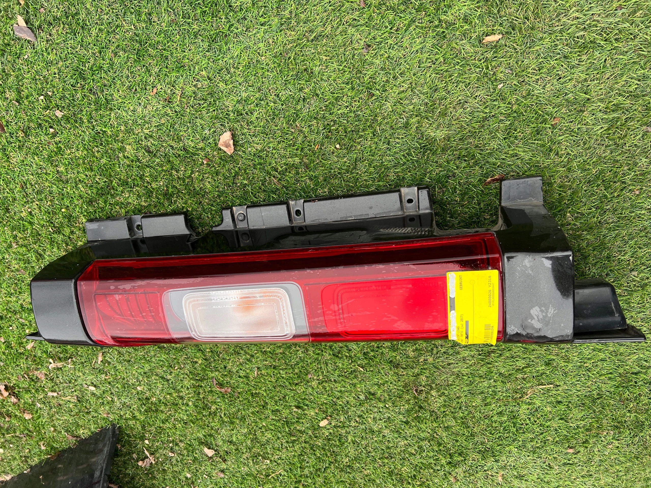 OPEL VIVARO light rear left complete original 265A61090R 265A64446R 93454