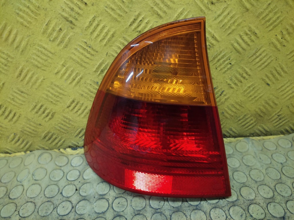 BMW E46 KOMBI light left rear part 8368757