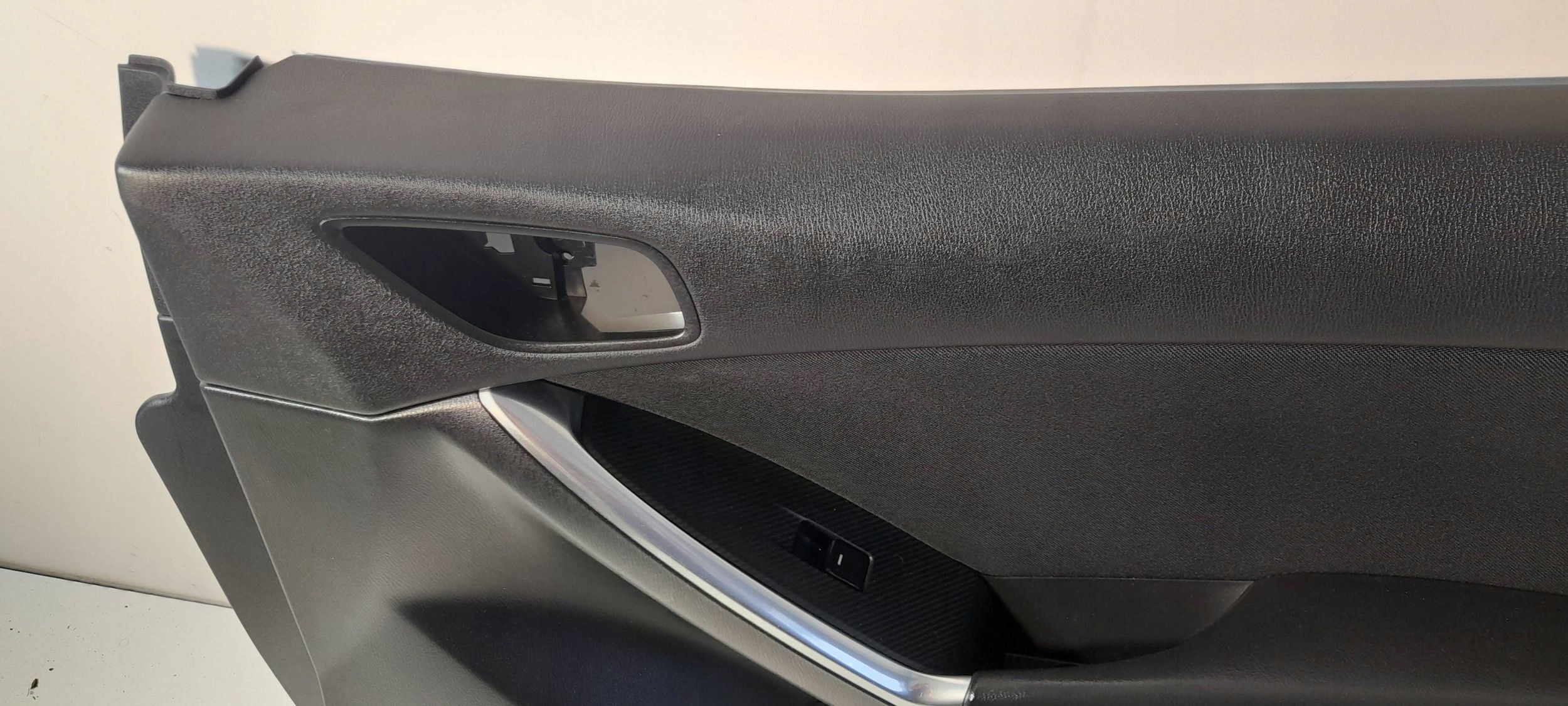 Mazda CX-5 2012-2016 side przednich prawych KA0G68420 (E182)