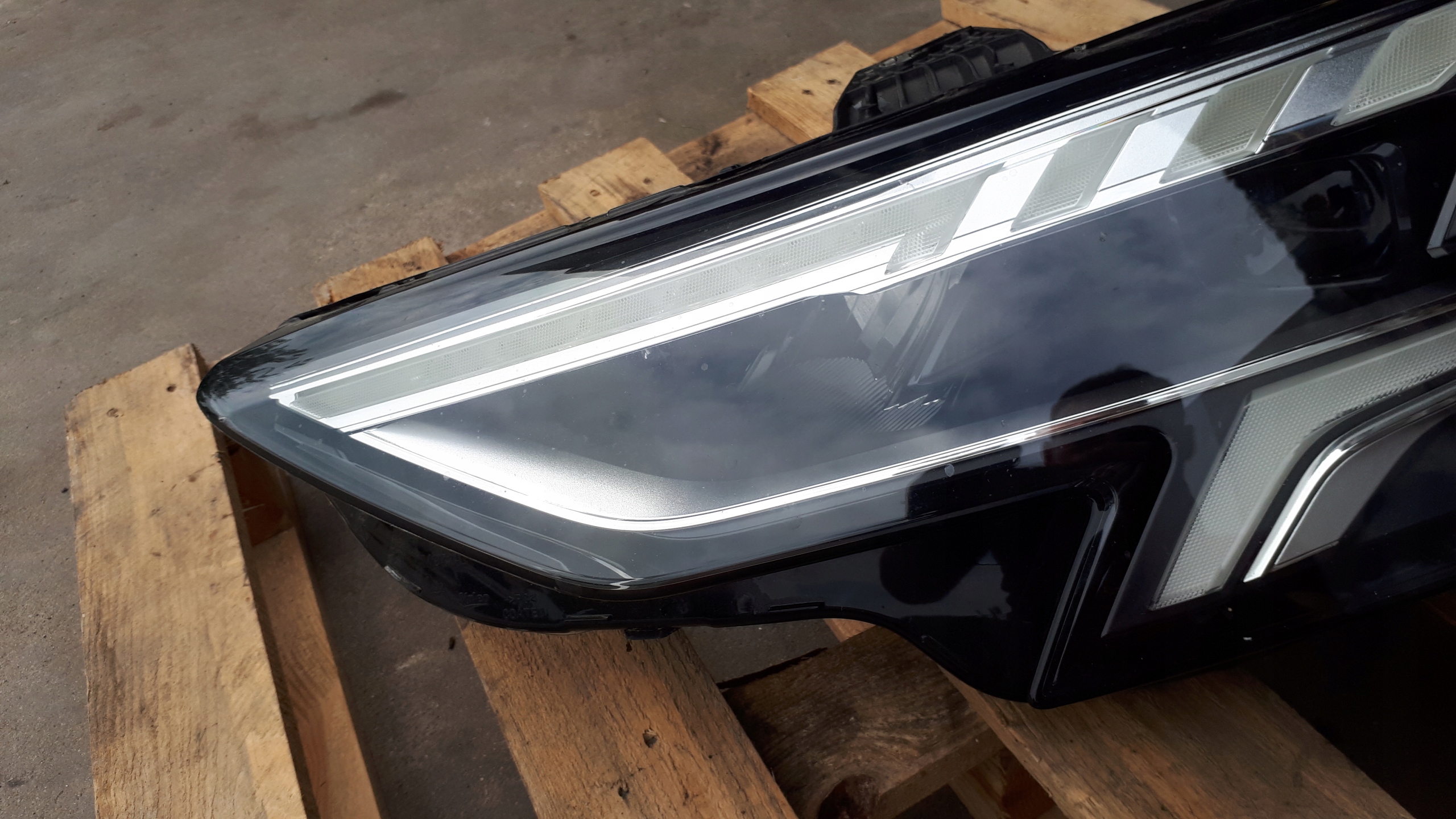 A3 8Y light left left front FUL LED 8Y0941033A