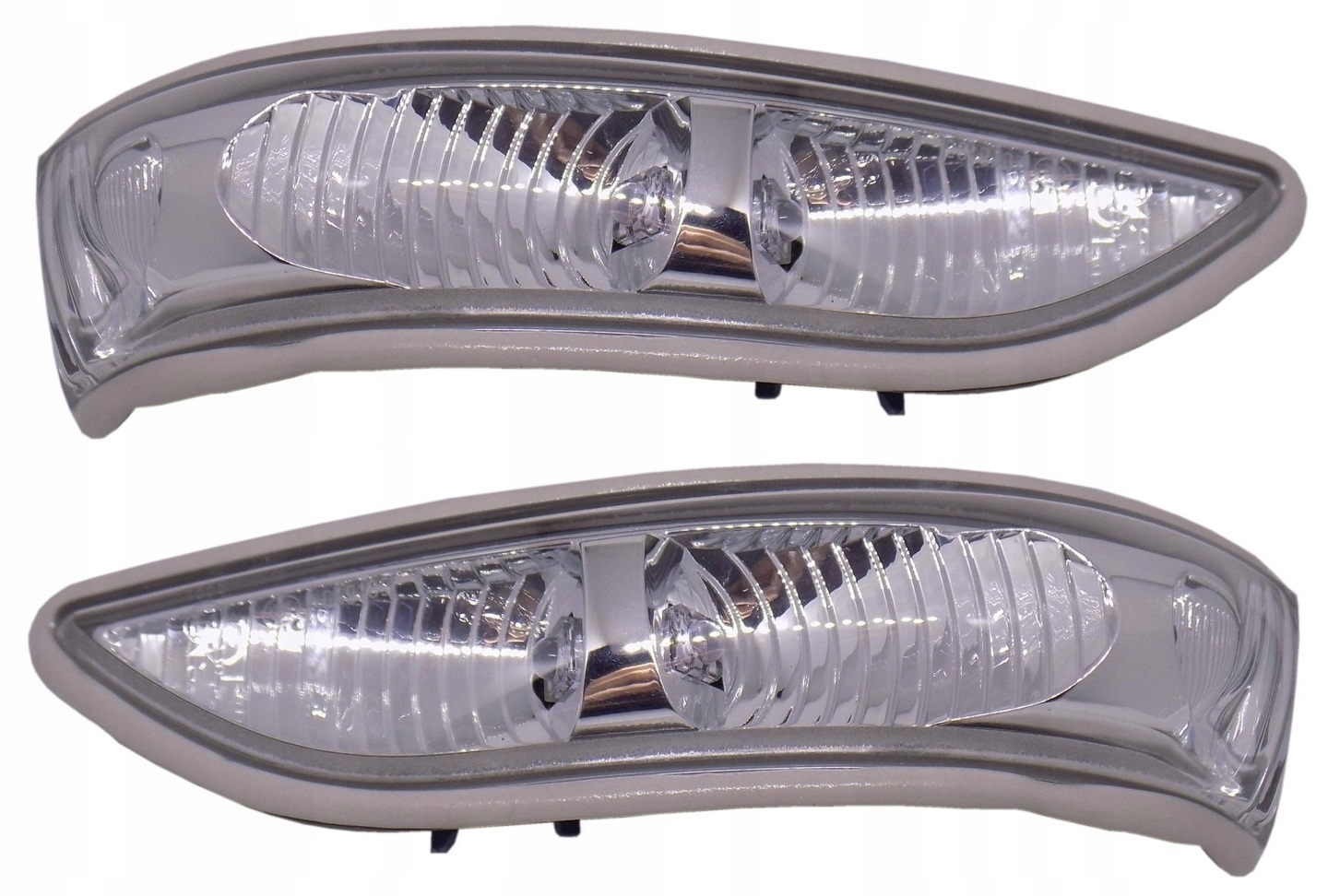 5006205E 5006195E - MERCEDES B W245 поворотники в зеркале полный комплект