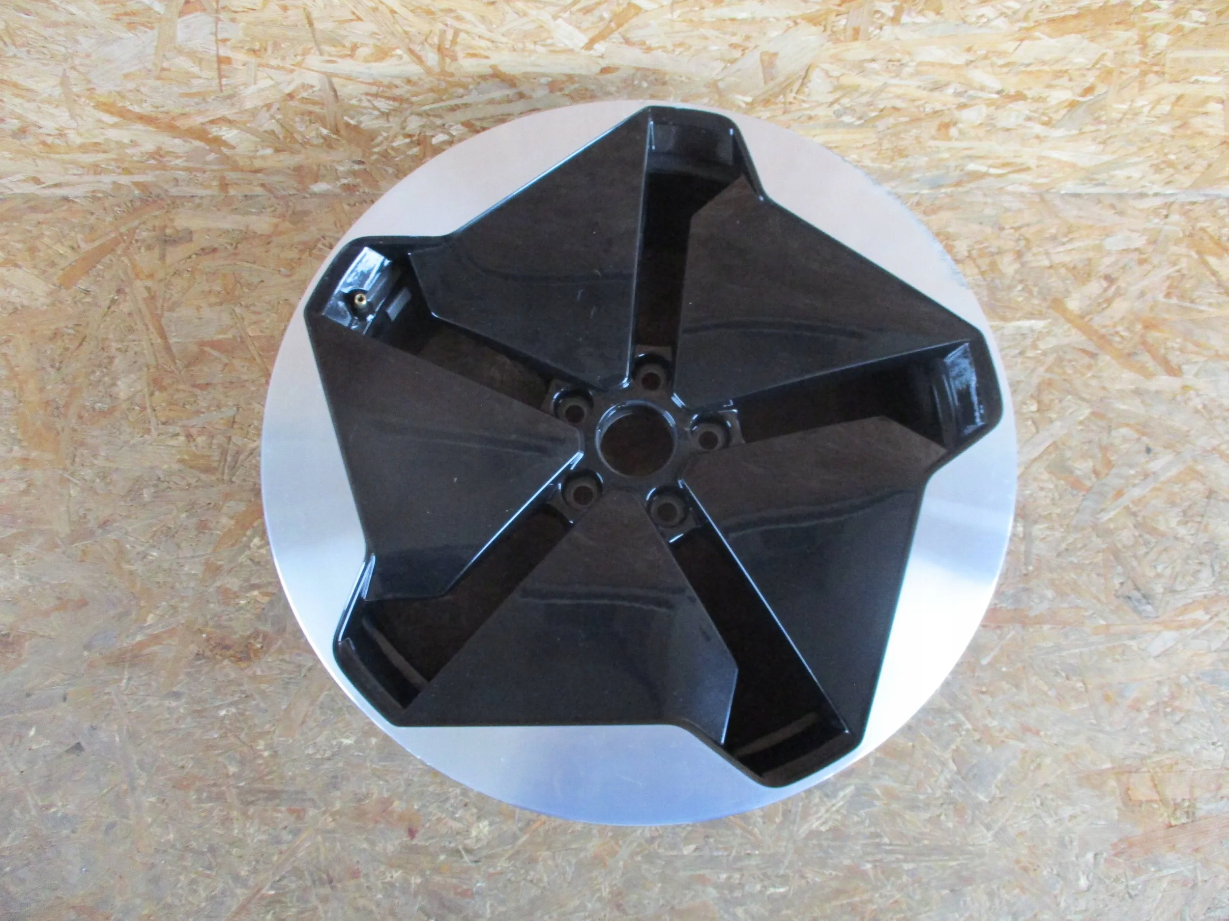 disk hliníkový VW ID3 7,5Jx20 ET44 5X112