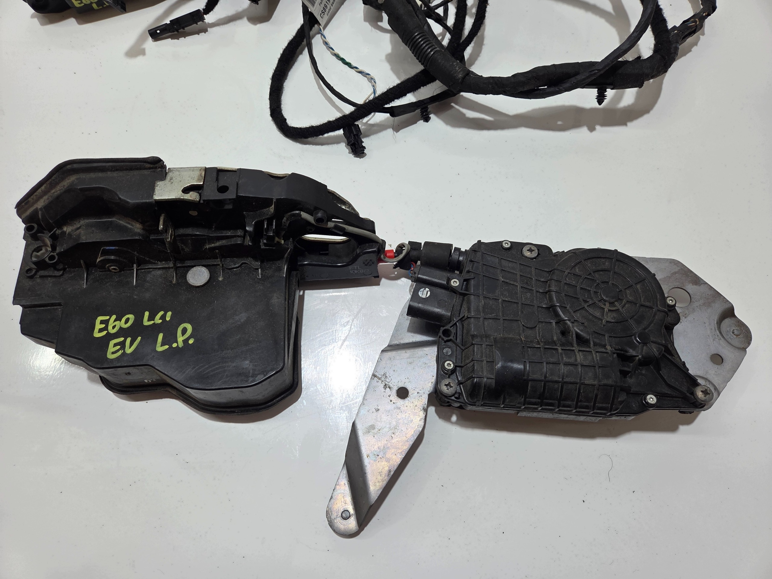 schloß DOCIAG tür links vorne SOFT CLOSE BMW E60 7202151