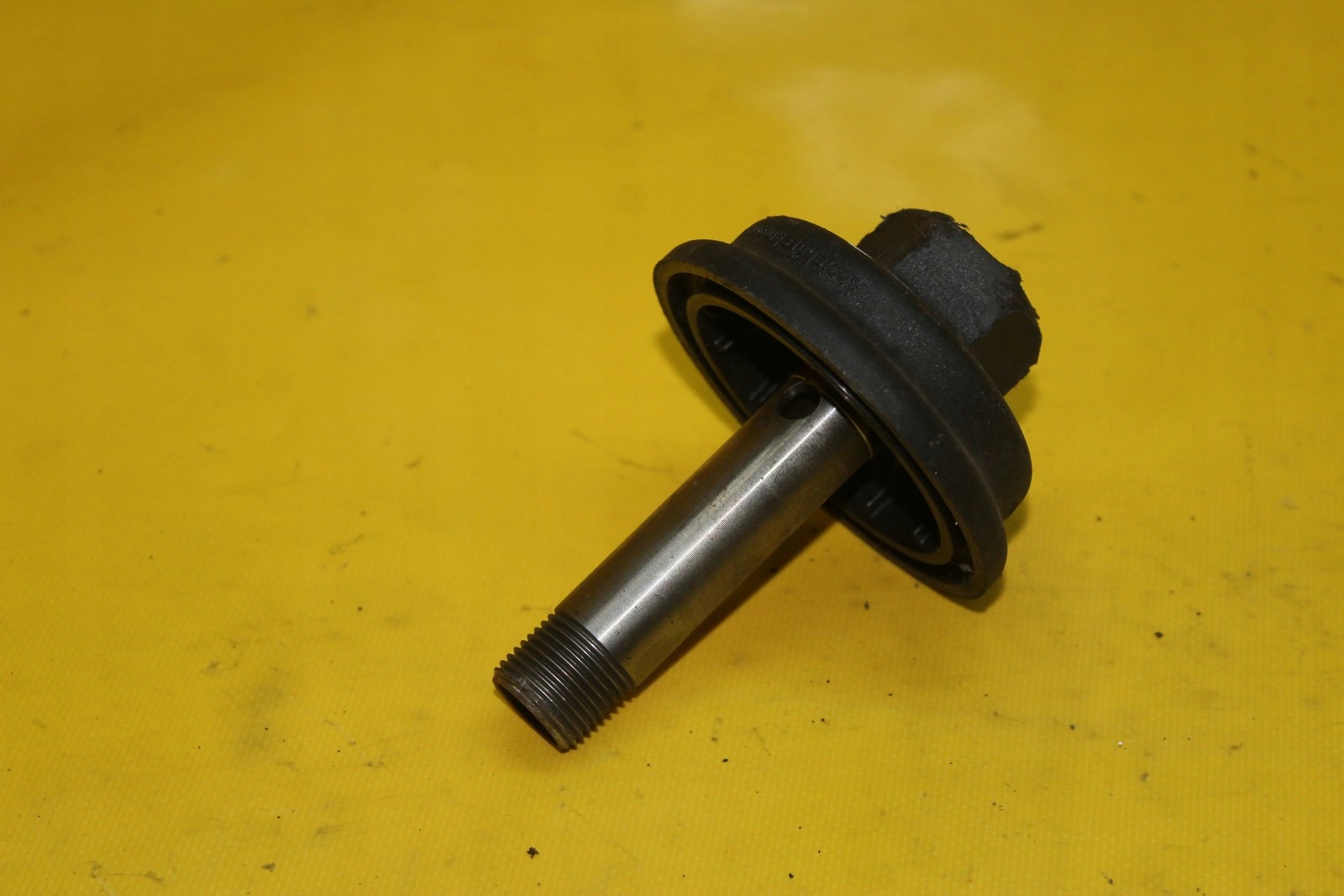 ŚRUBA CHŁODNICZKI OLEJU LT 35 2.5 TDI 021117061B