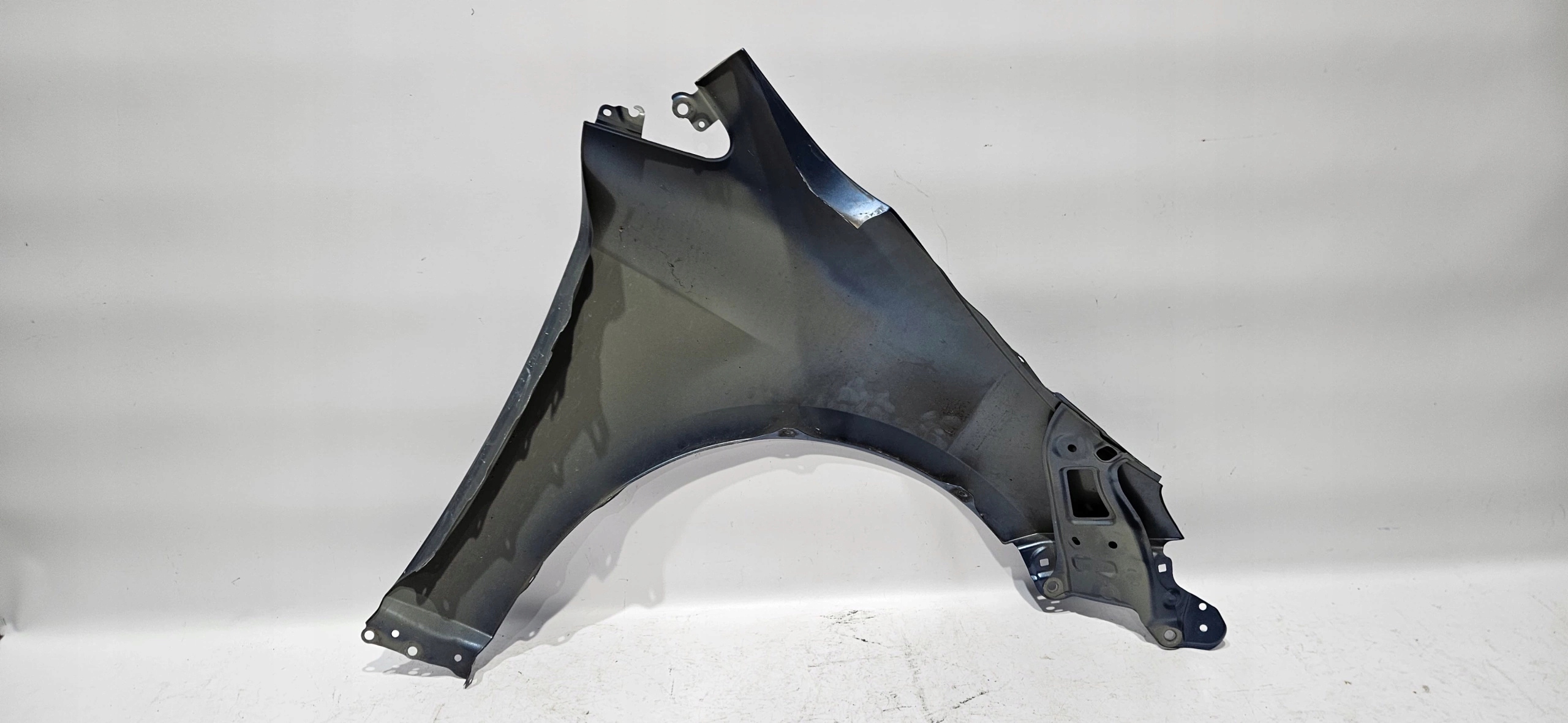 fender left front TOYOTA COROLLA E21 KOMBI HB 19- original