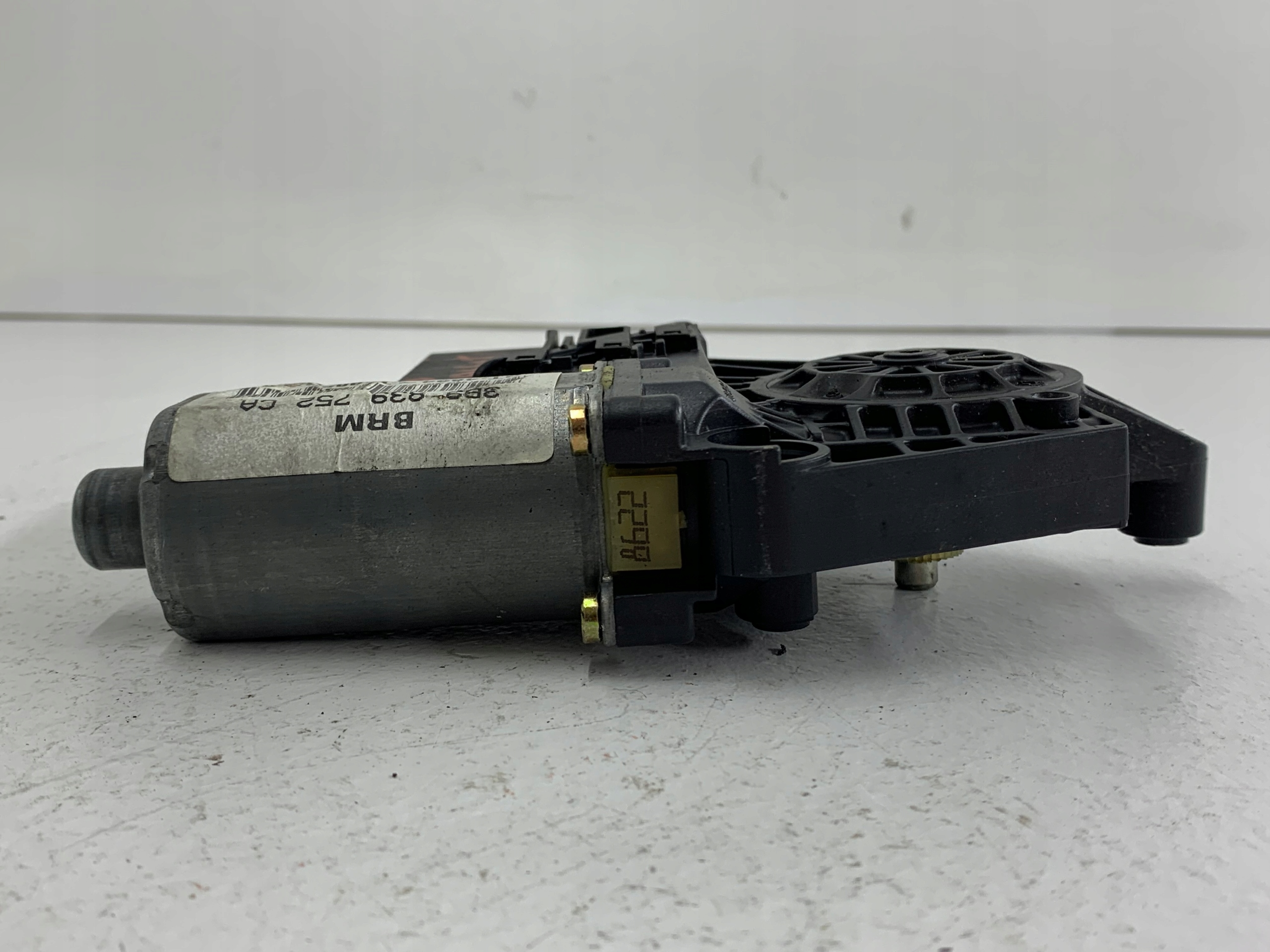 VW PASSAT B5 mini motor windows right rear part 3B9839752CA