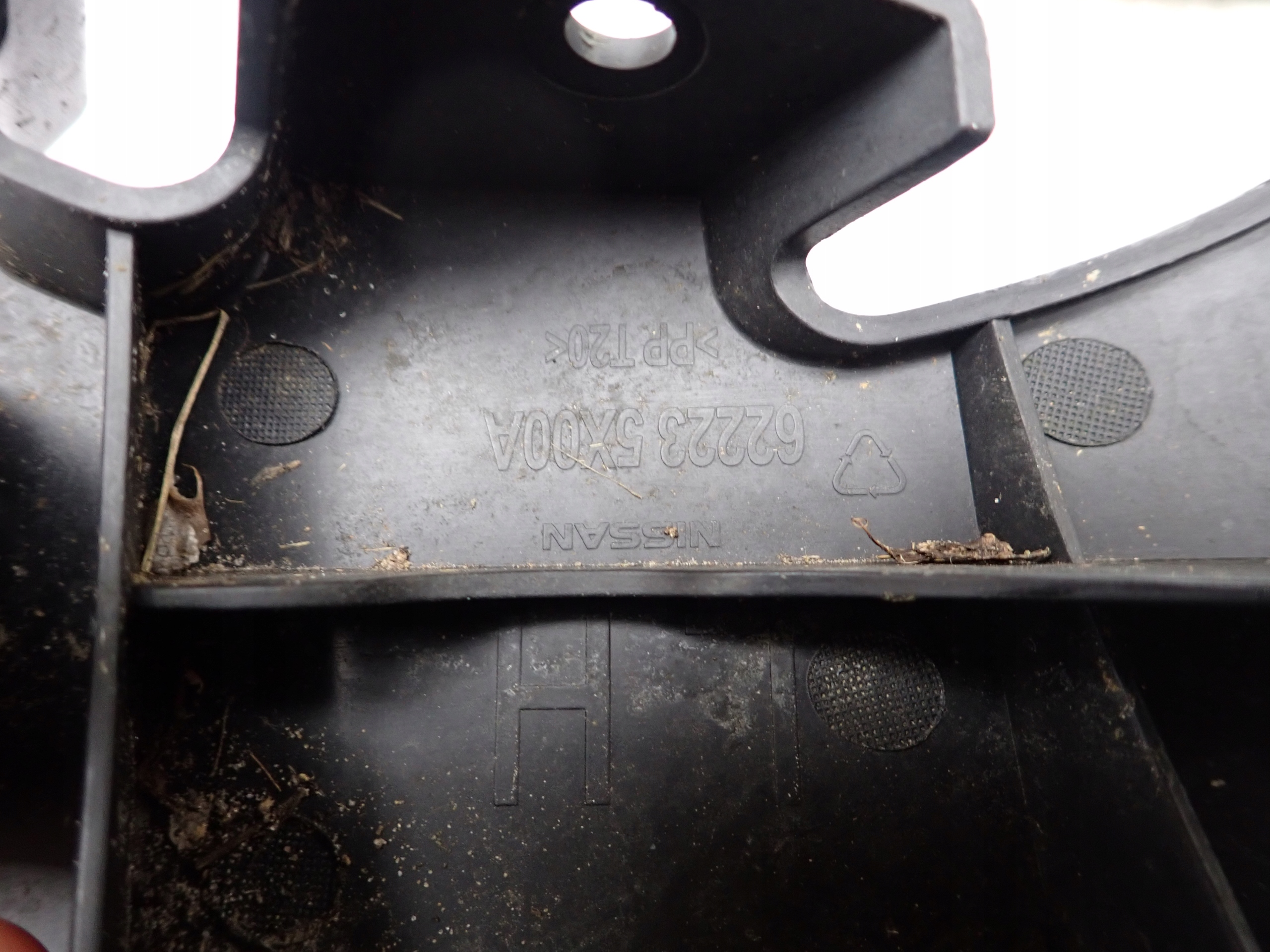 NISSAN NAVARA PATHFINDER LIFT 10-14 holder bumper bracket left front