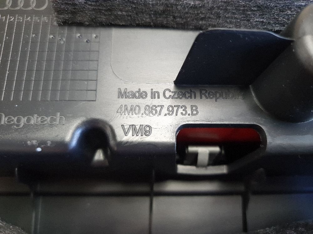 Audi Q7 4M upholstery bonnet boot 4M0867973B