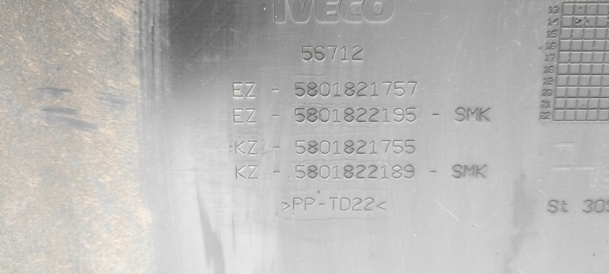 moulding side right IVECO DAILY 14- 5801821757