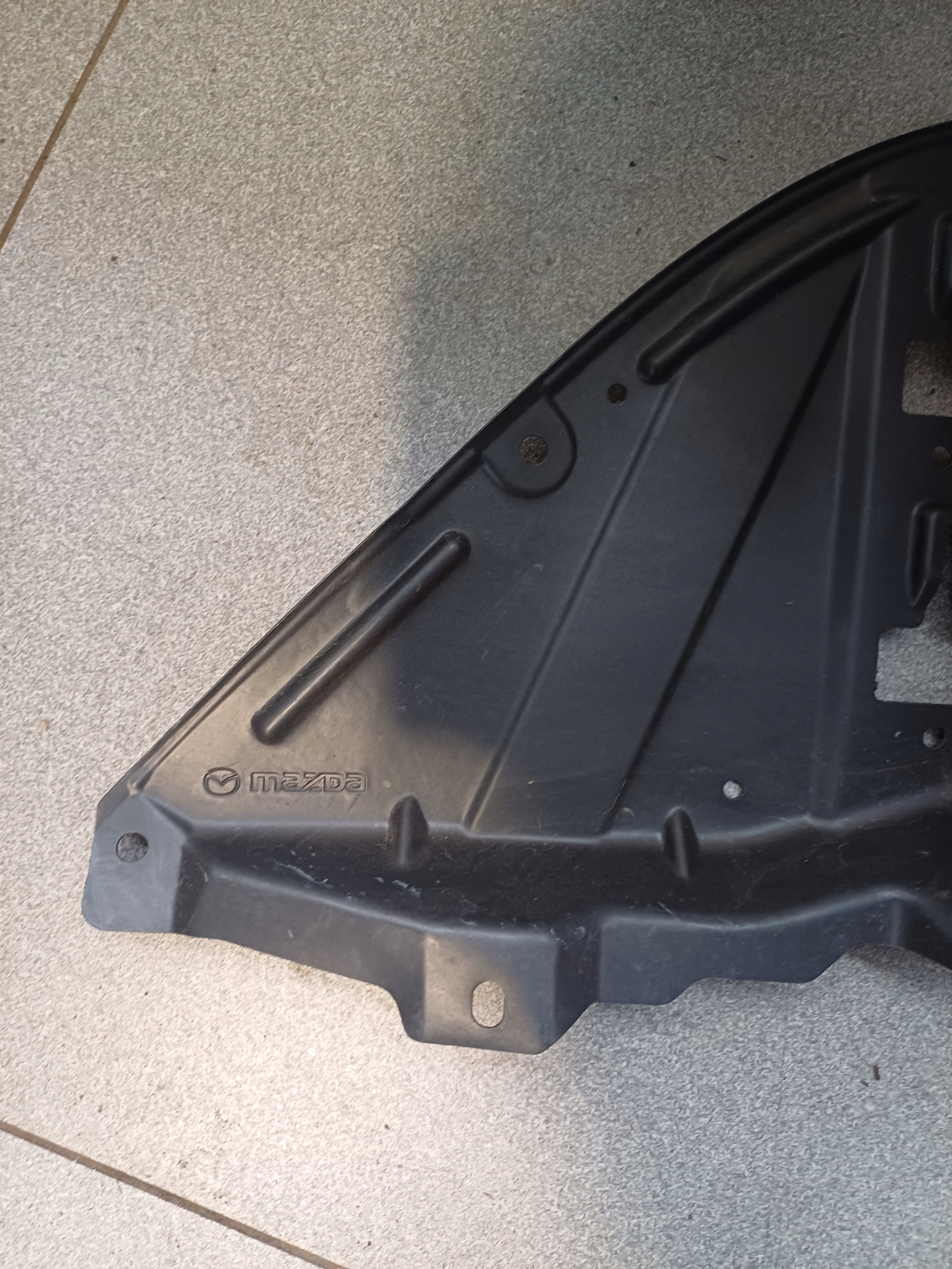 mudguard right front front MAZDA 3 III B45ARH K7016