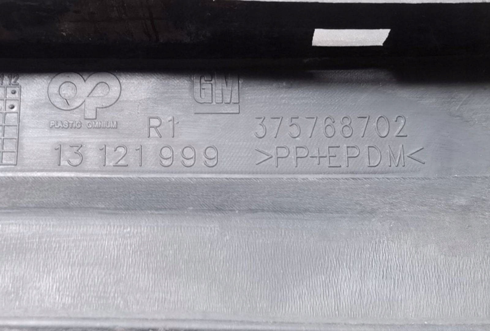 spoiler of a bumper front right side Opel Astra H 2006 13121999