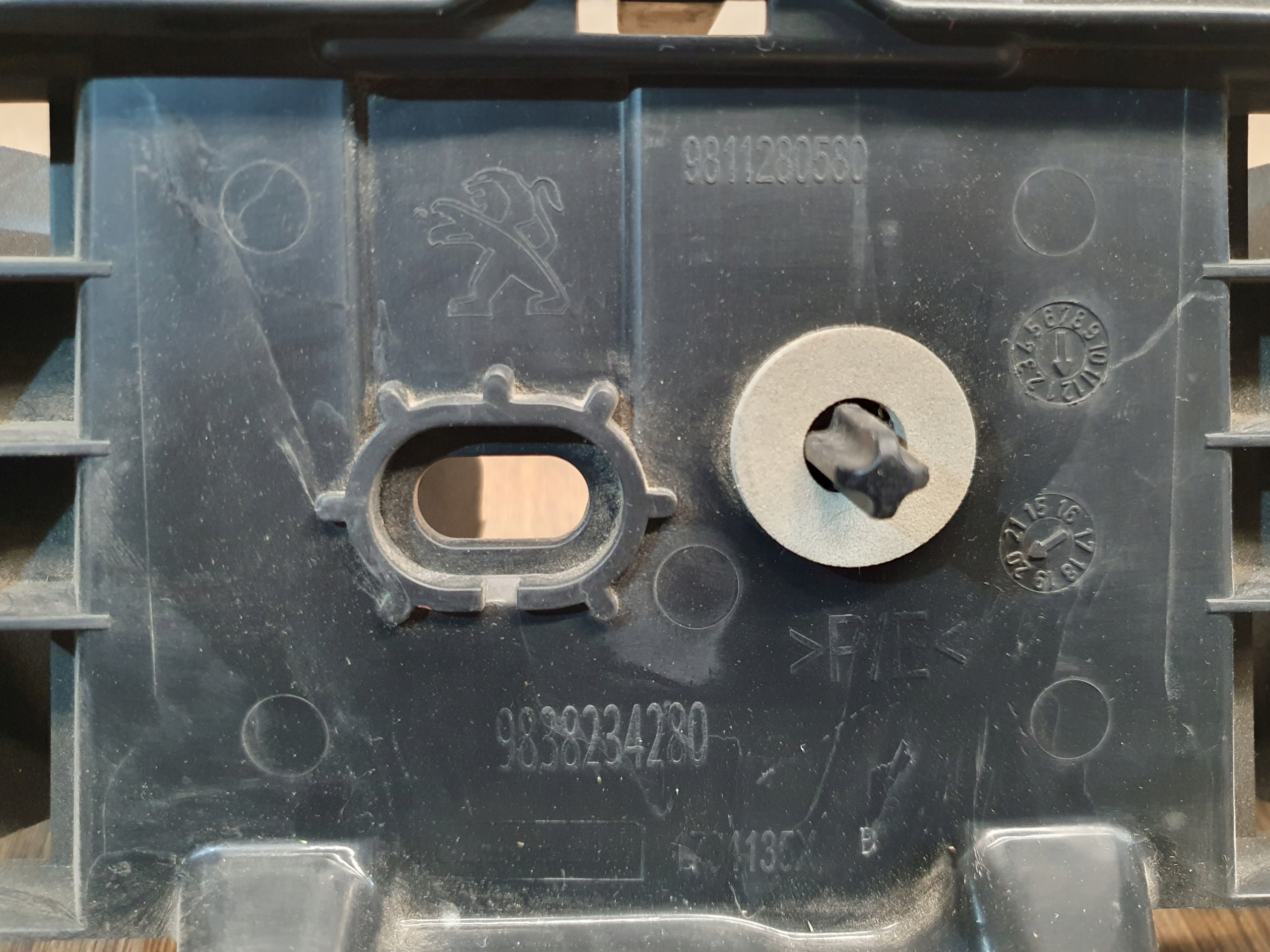 Peugeot 3008 2 II support central bumper rear rear part