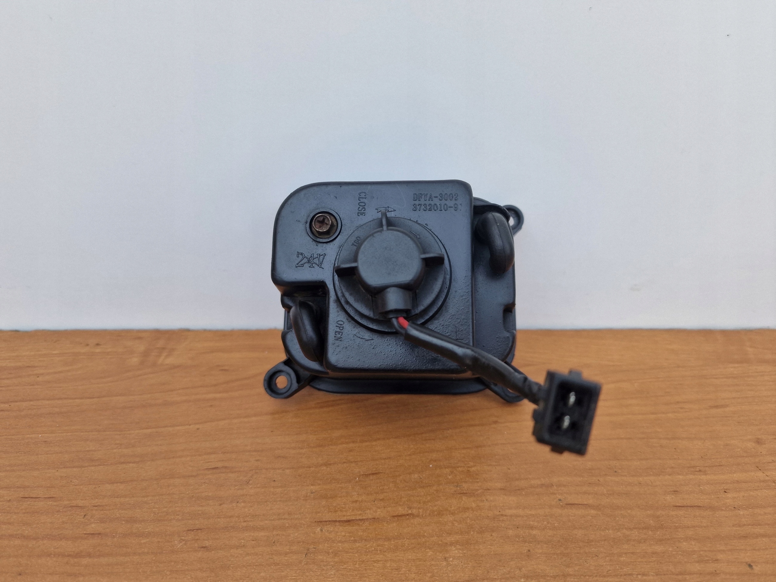 BUS SOKON V27 LINKS NEBELSCHEINWERFER ORIGINAL 3732010-91
