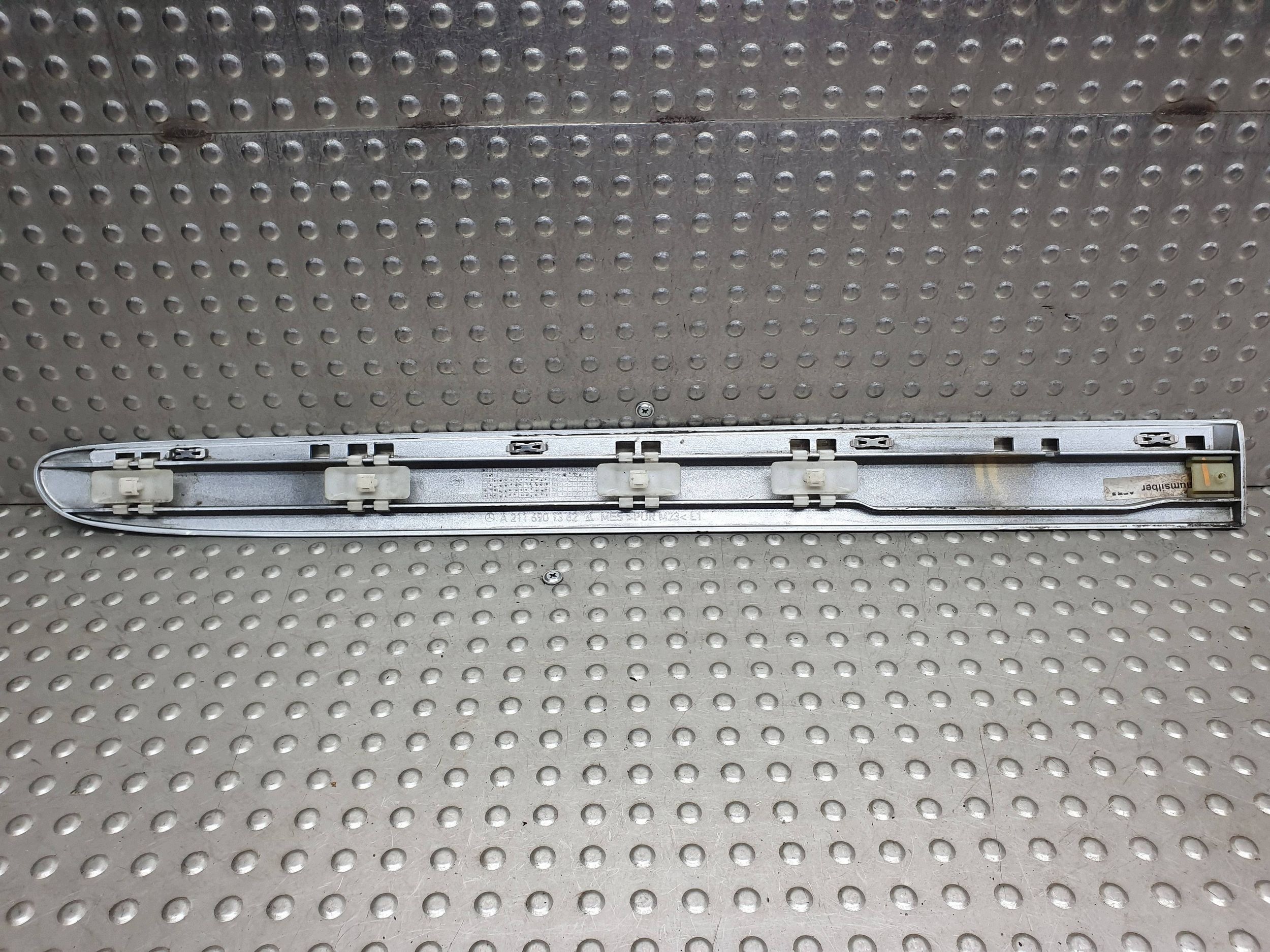 moulding door left rear part CHROM A2116901362 MERCEDES E-class W211