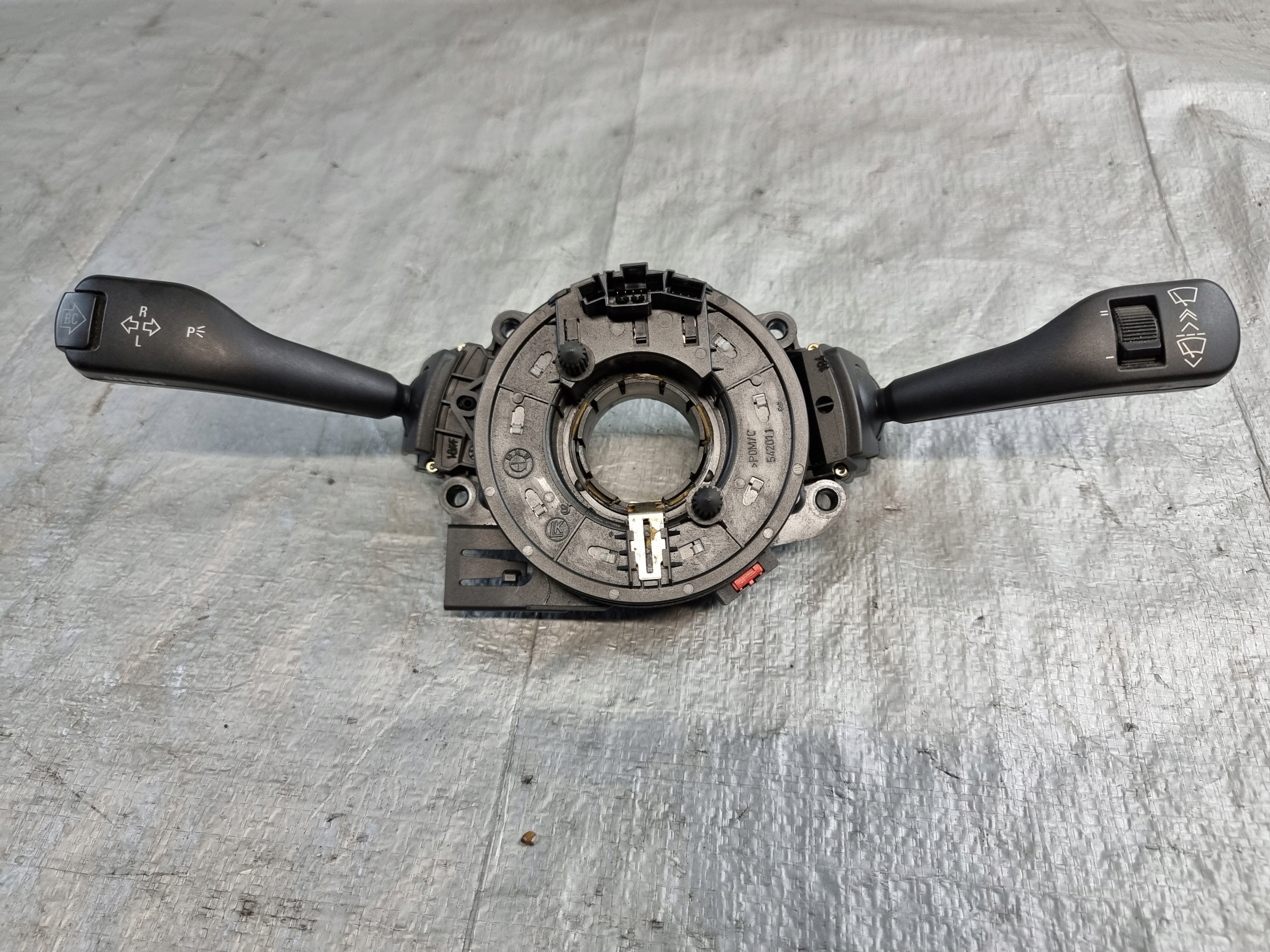 steering wheel levers and controls ring OE 8376443 8376445 BMW 3 E46 FL 04r
