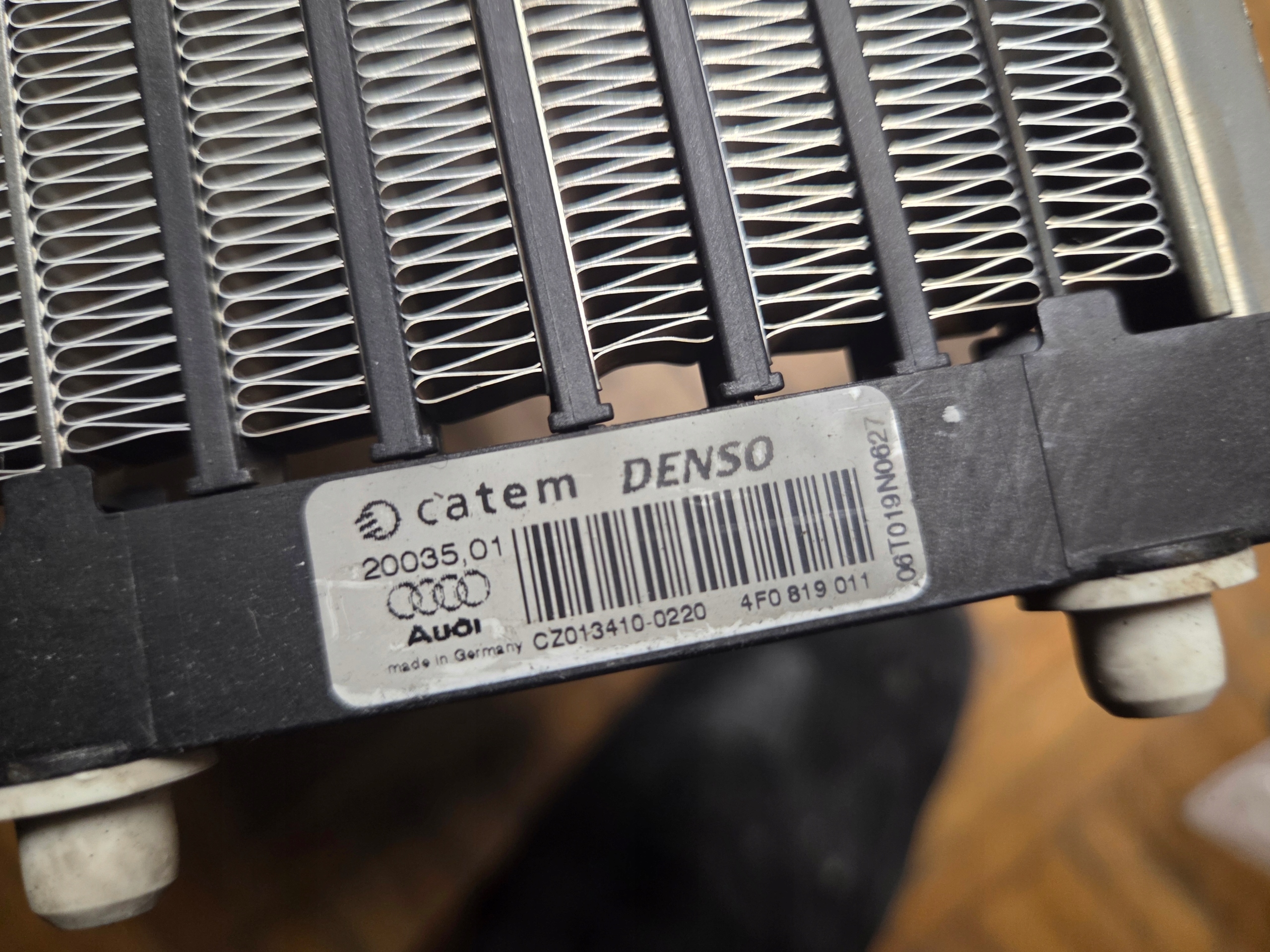 chladič topení AUDI A6 C6 4F0819011