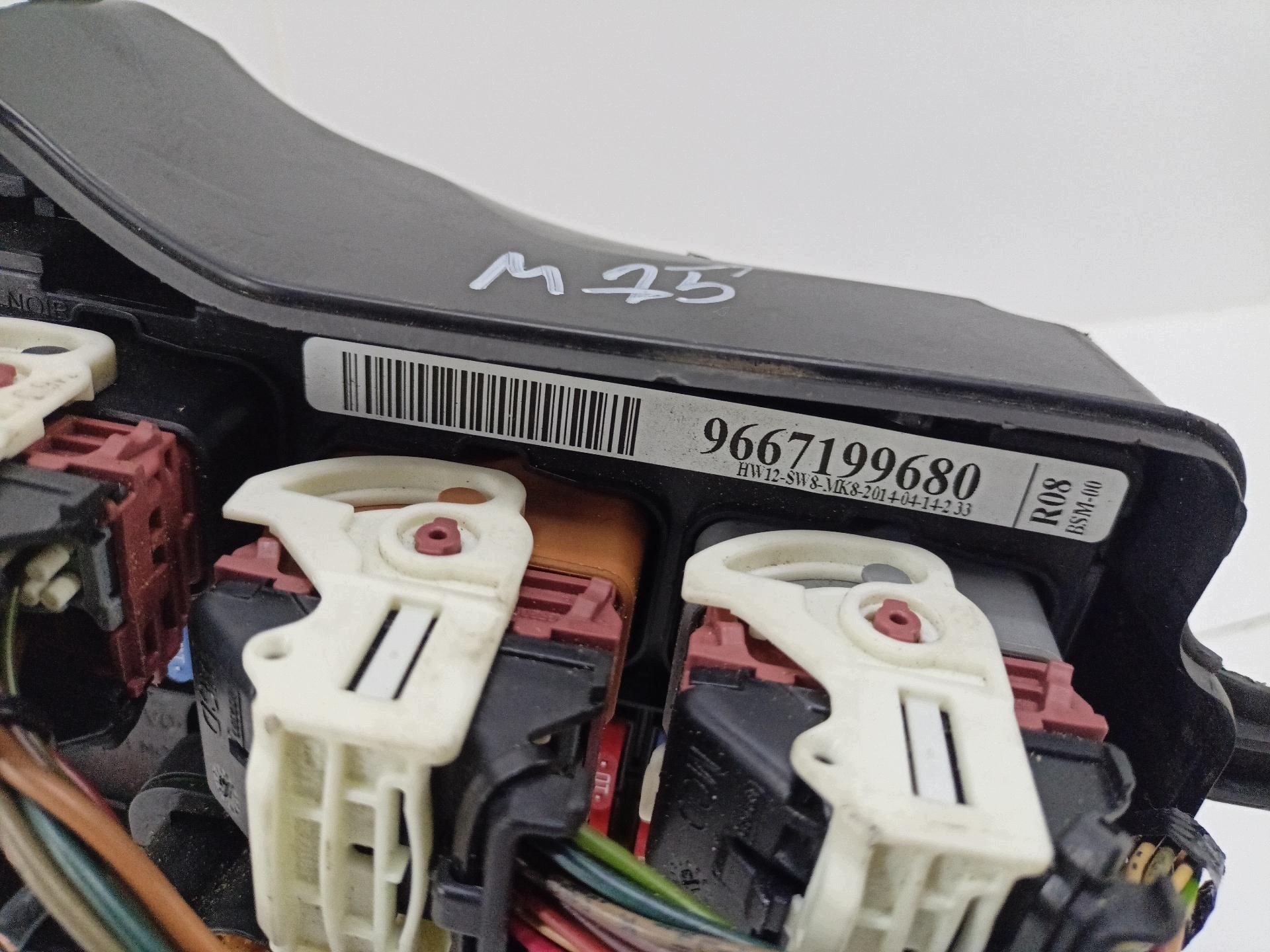 fuse box Citroen C3 2 facelift 2013 9667199680