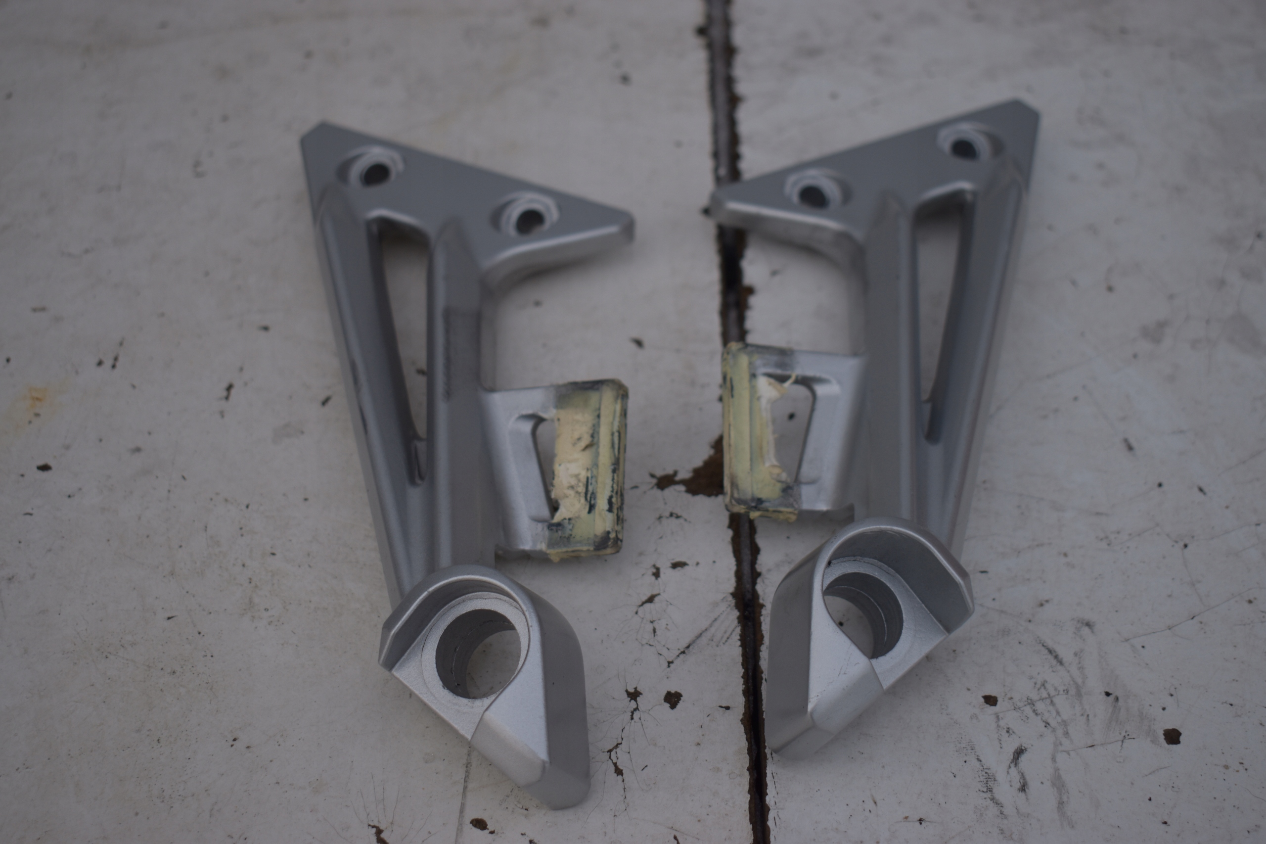 672565115124-FJR1300 - YAMAHA FJR 1300 SET КРІПЛЕННЯ ПАРА