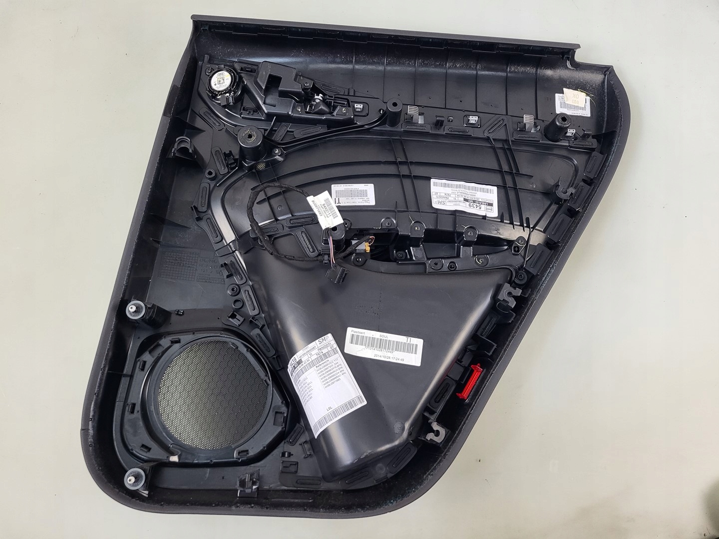 дверные карты левый зад Audi Q3 8U0867305
