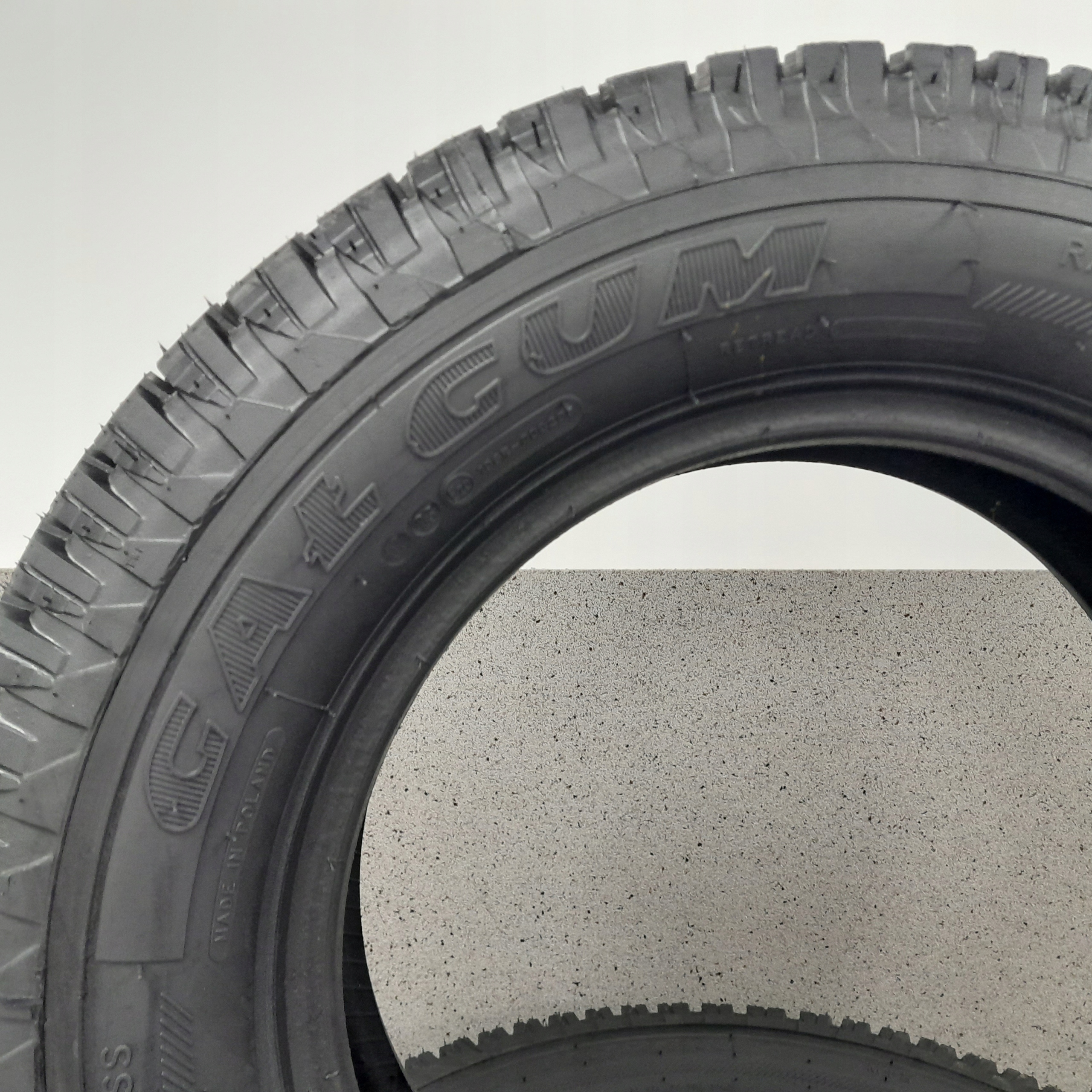 Opony bieżnikowana 235/60 R16 CAŁOROCZNE 4x4 AT kpl Profil opony 60