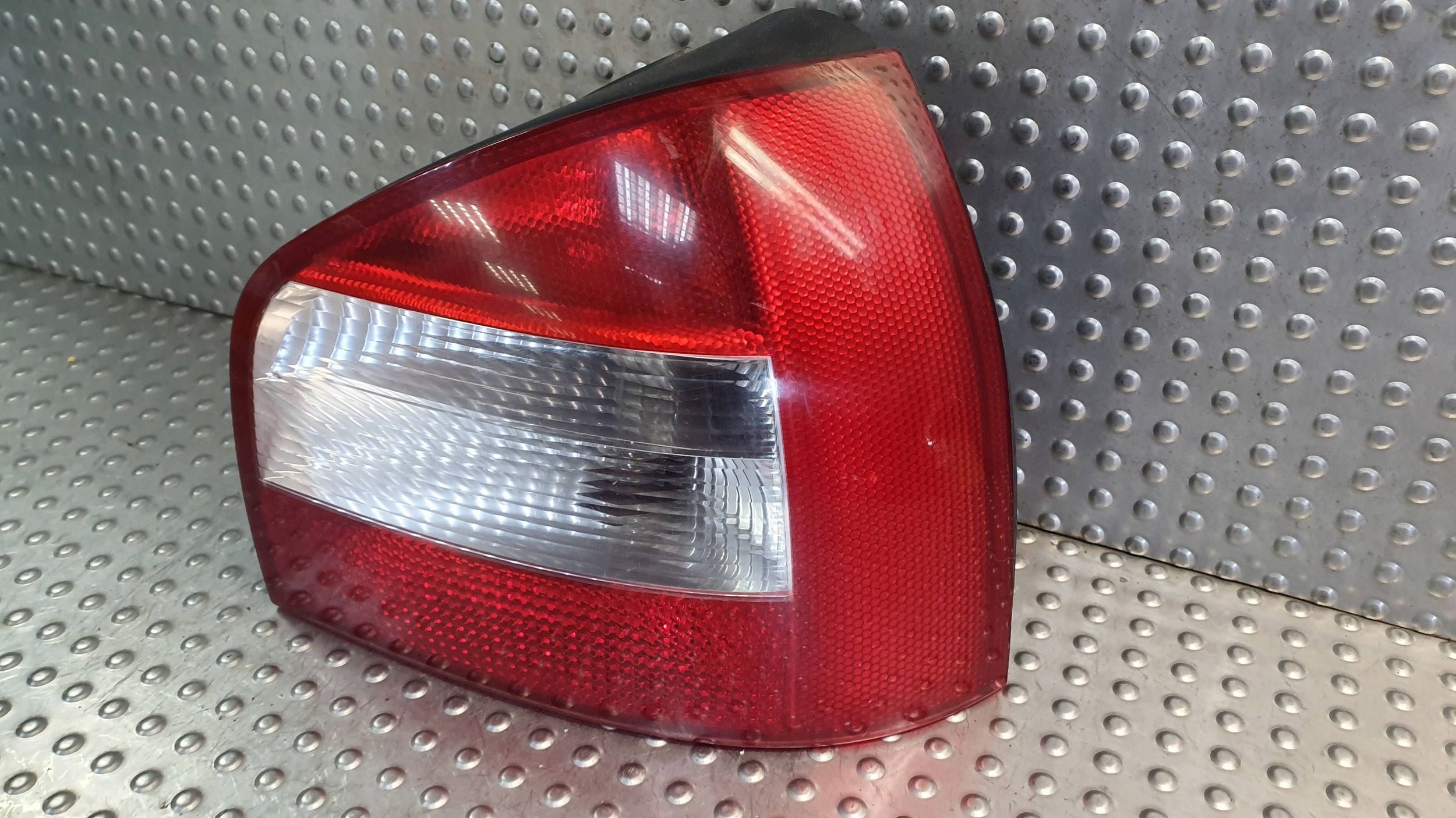 light rear part right AUDI A3 8L LIFT 96- 8L0945096B