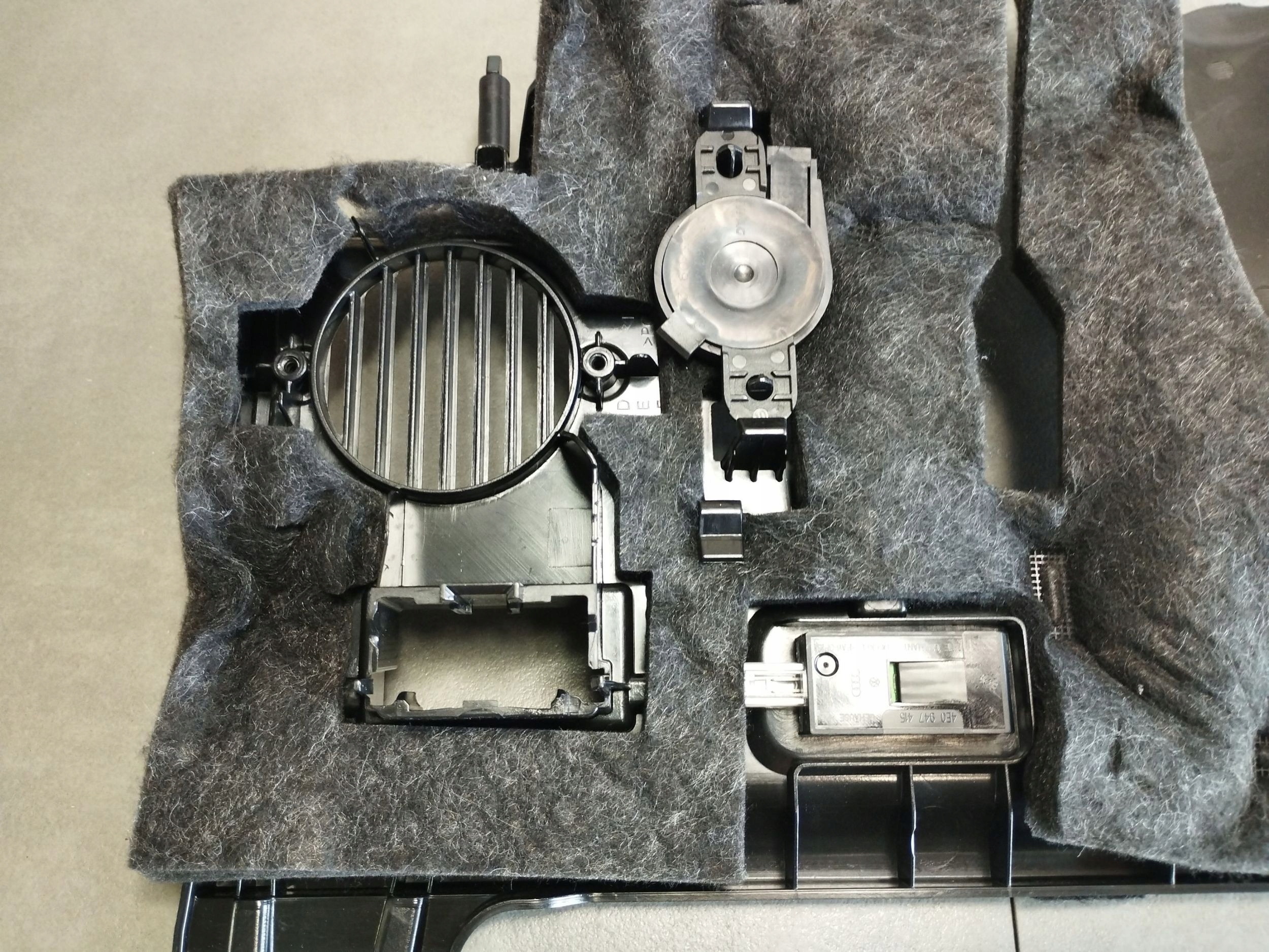 Audi A4 S4 B9 8W cover below deske 8W1863083E