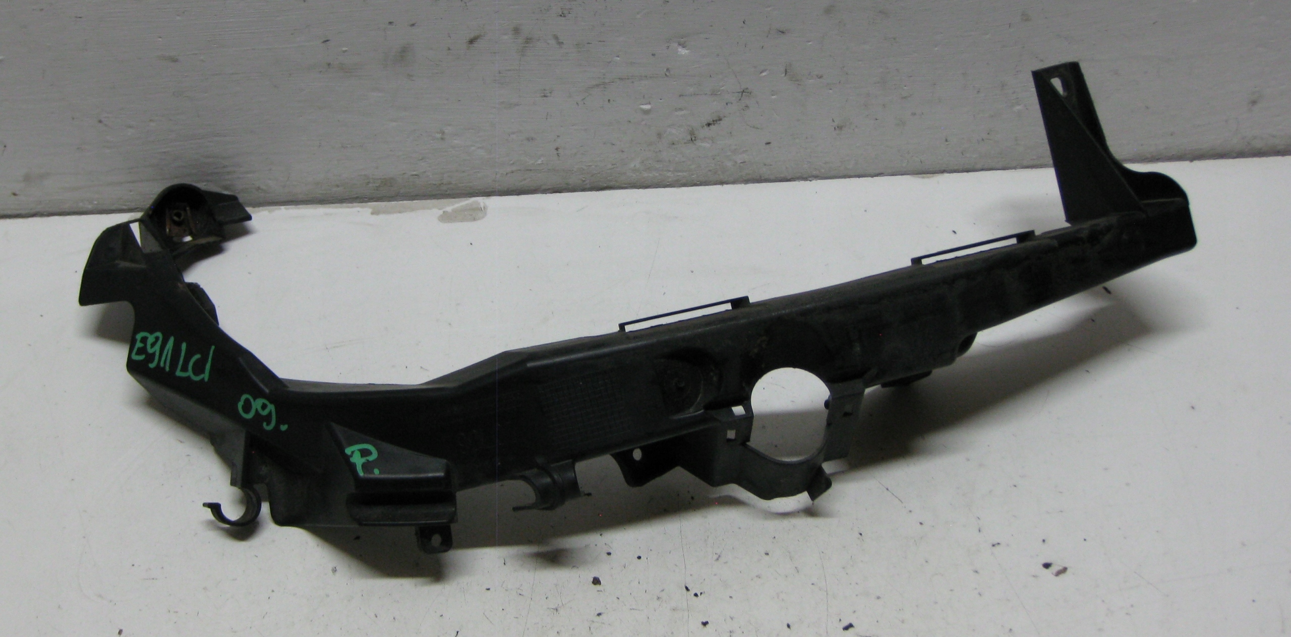 BMW E91 2.0 D 09R support lights right front 7138402