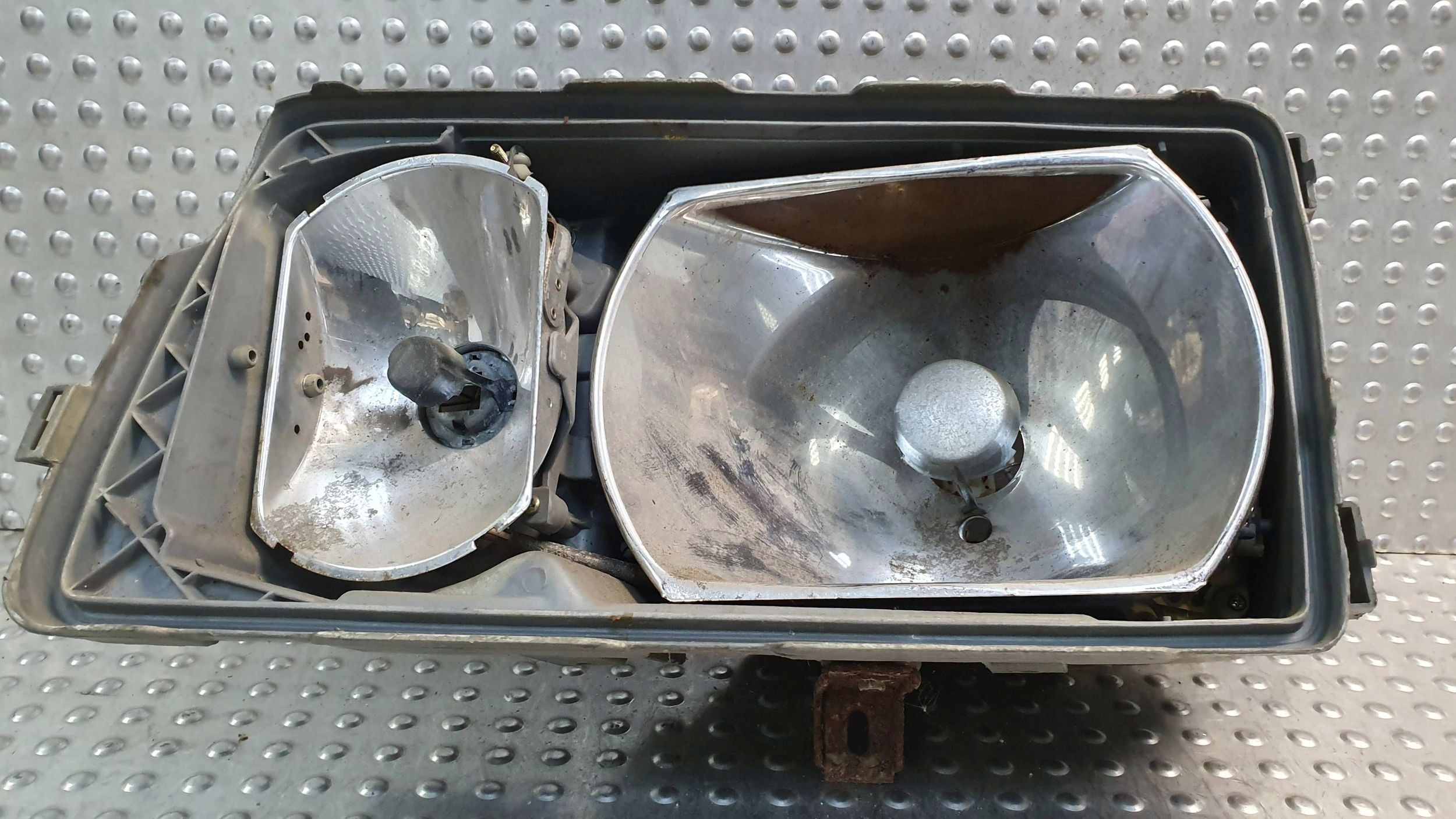 light front PUSZKA left MERCEDES S-KLASA II W126 79- A1268208961