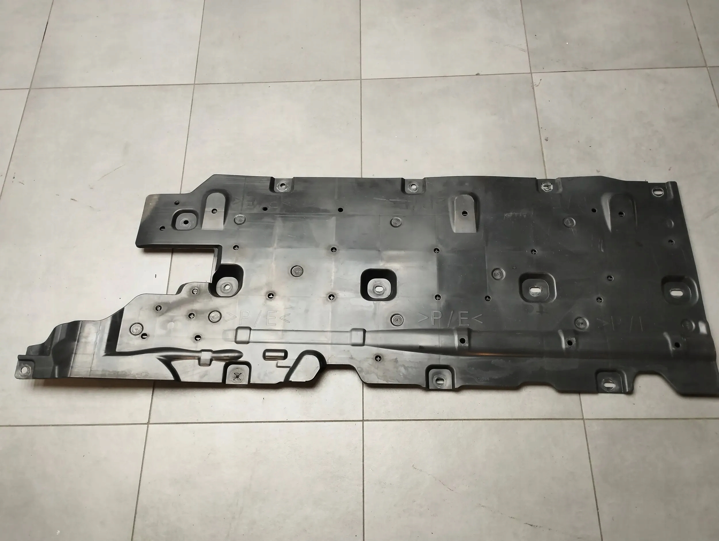 Renault Scenic IV cover chassis left 748150937