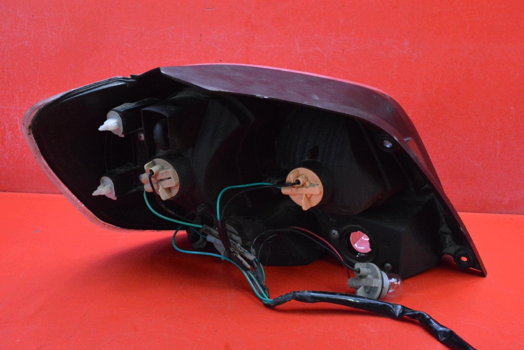 light right rear part rear MITSUBISHI OUTLANDER 1 and 01-08