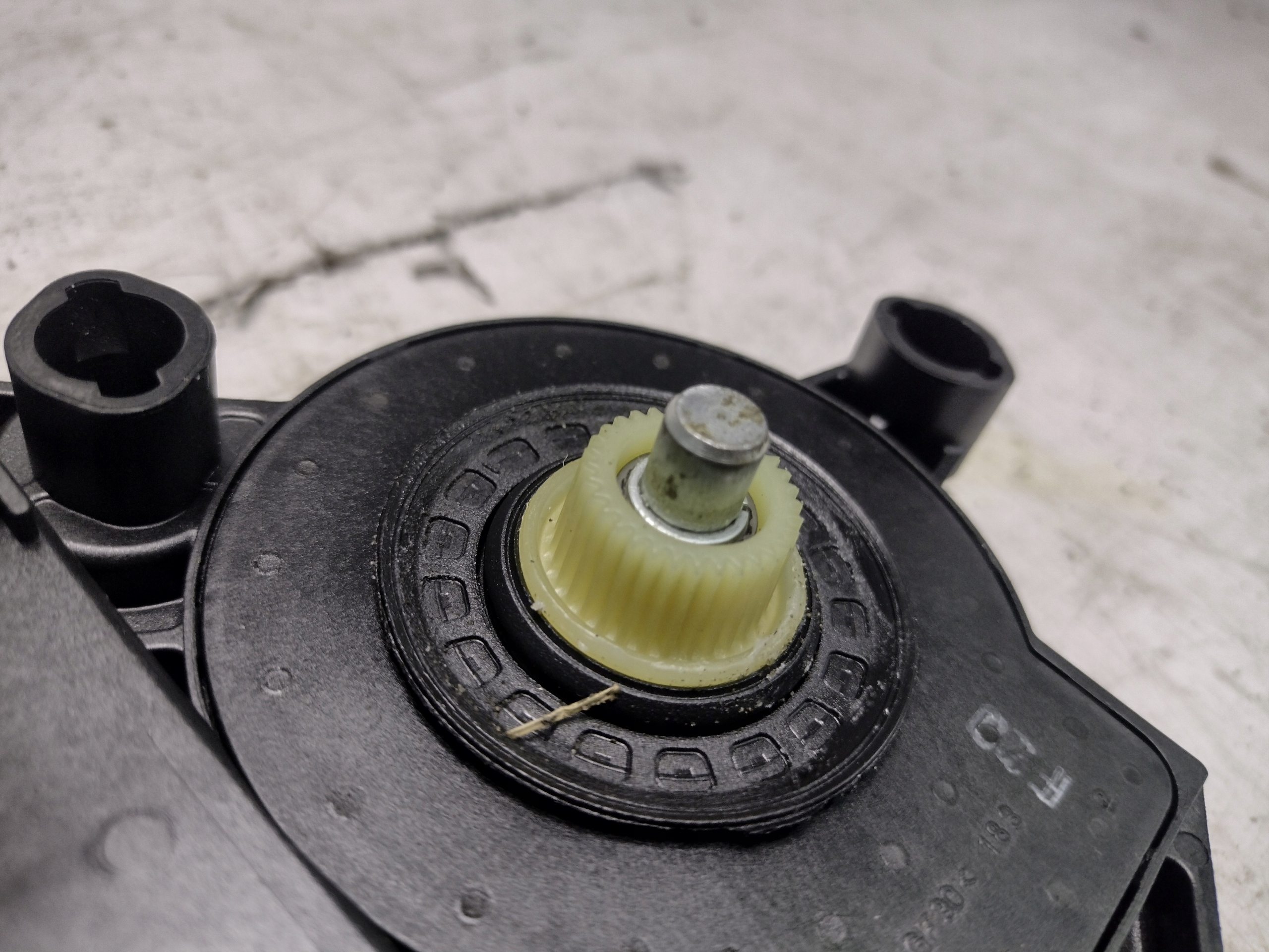 mini motor lifting windows left rear part Porsche Cayenne and 7L0959795A