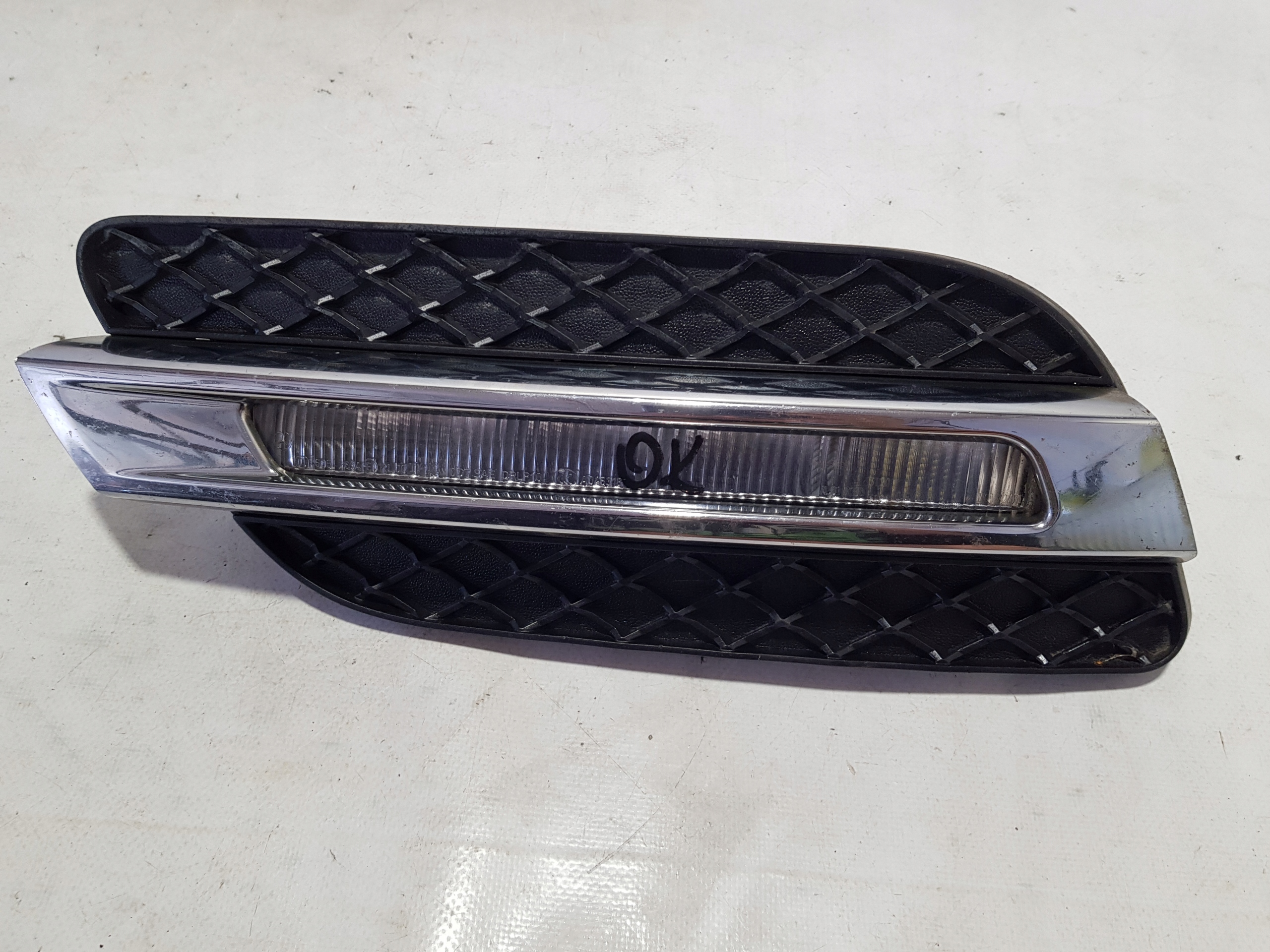 grid of a bumper CHROM left LED MERCEDES ML W166