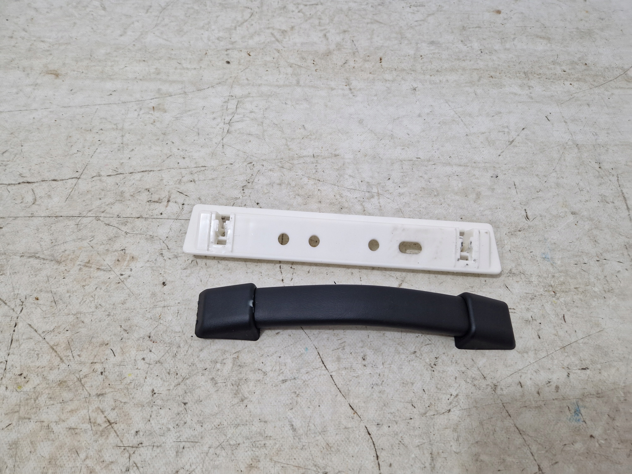 DODGE CHALLENGER 15- handle bracket of the roof