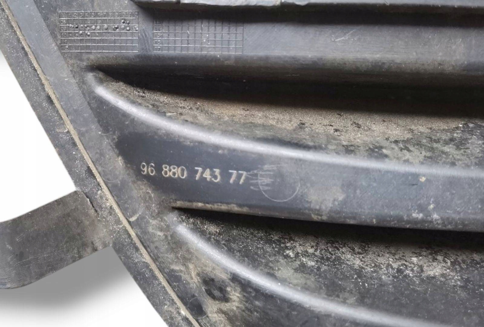lüftungsgitter der stoßstange Peugeot 207 facelift 2011 9688074377