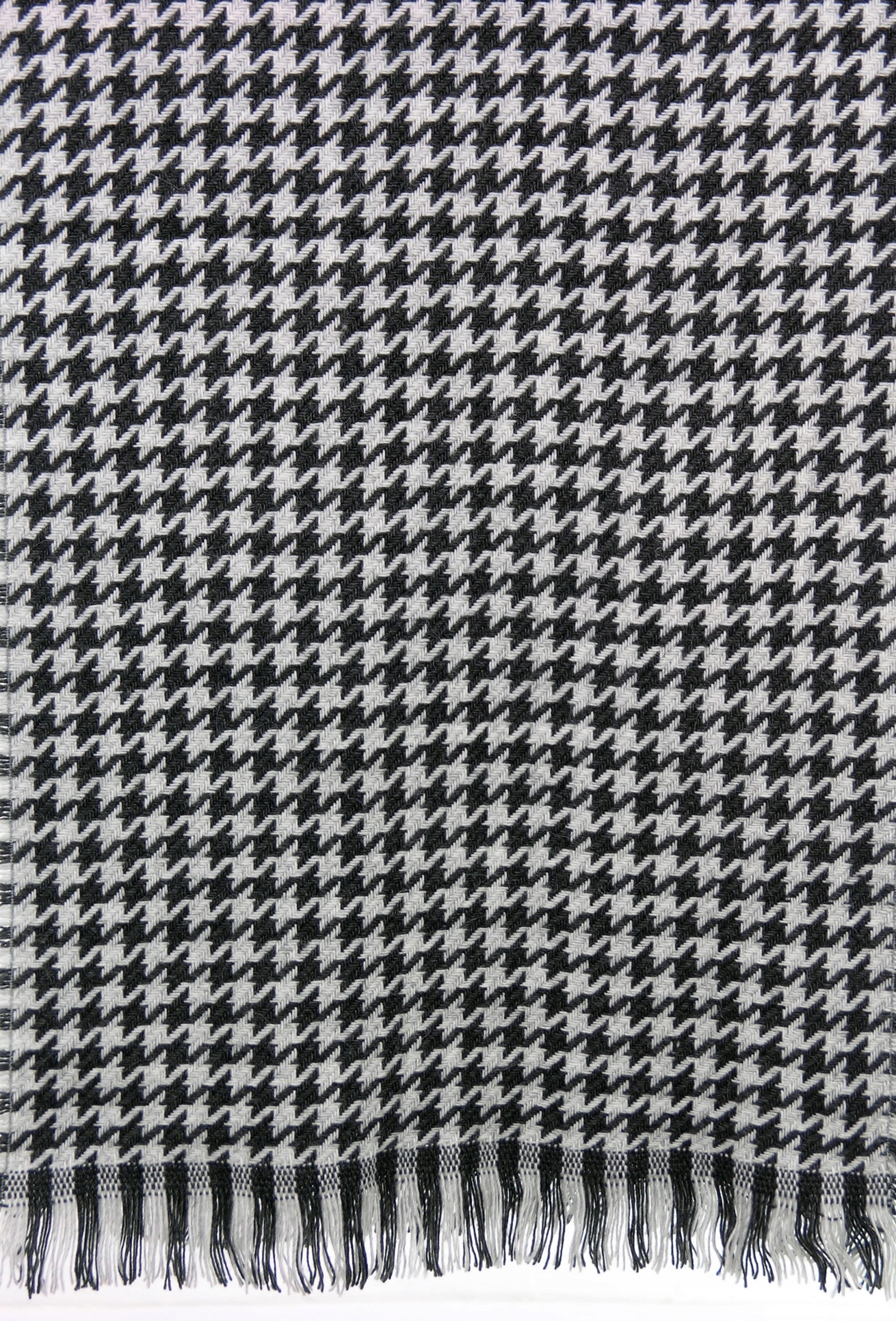 MIĘCIUTKI SZAL Z WEŁNĄ PEPITO CZARNO SZARE UNISEX Model unisex