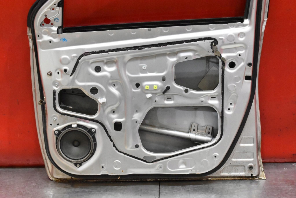 door right front front silver TOYOTA URBAN CRUISER 08-14
