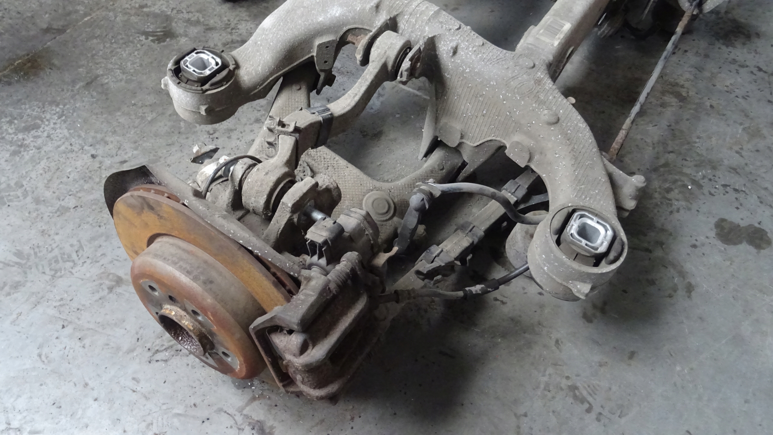 BMW F10 axle beam subframe sususpension swing rear part
