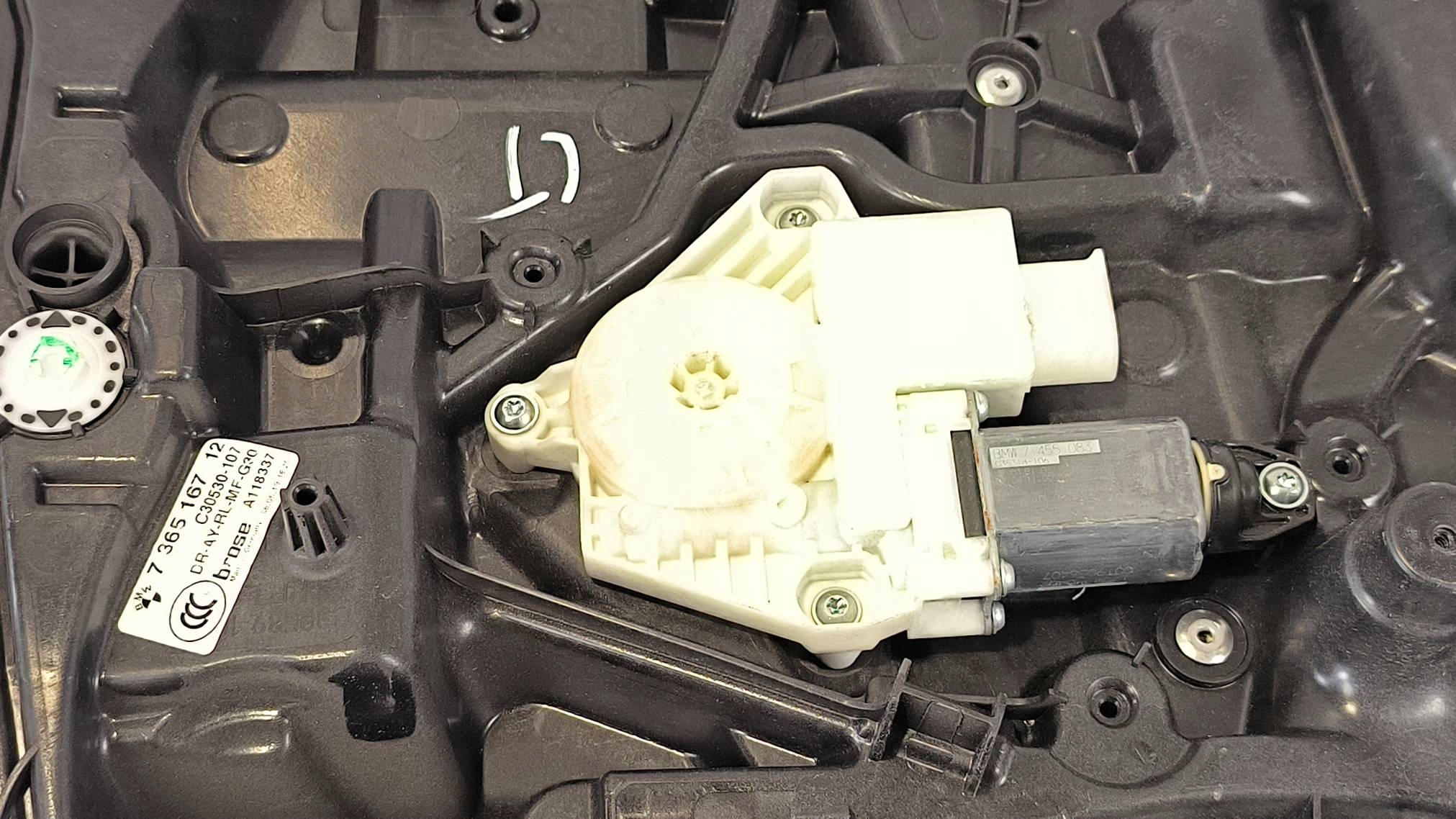 window regulator left rear part 7365167 BMW 5 530D G30 sedan
