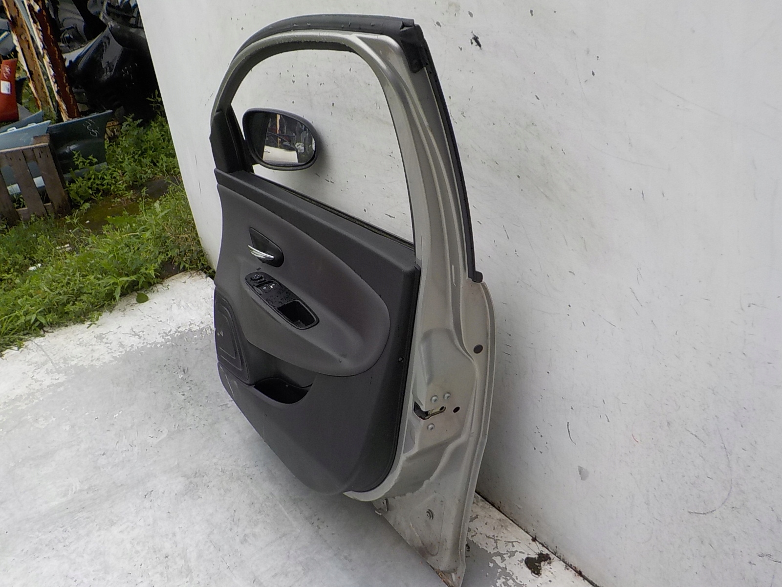373 CHRYSLER YPSILON door right front front