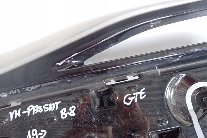 VW PASSAT B8 GTE LIFT 19- grid of a bumper left front