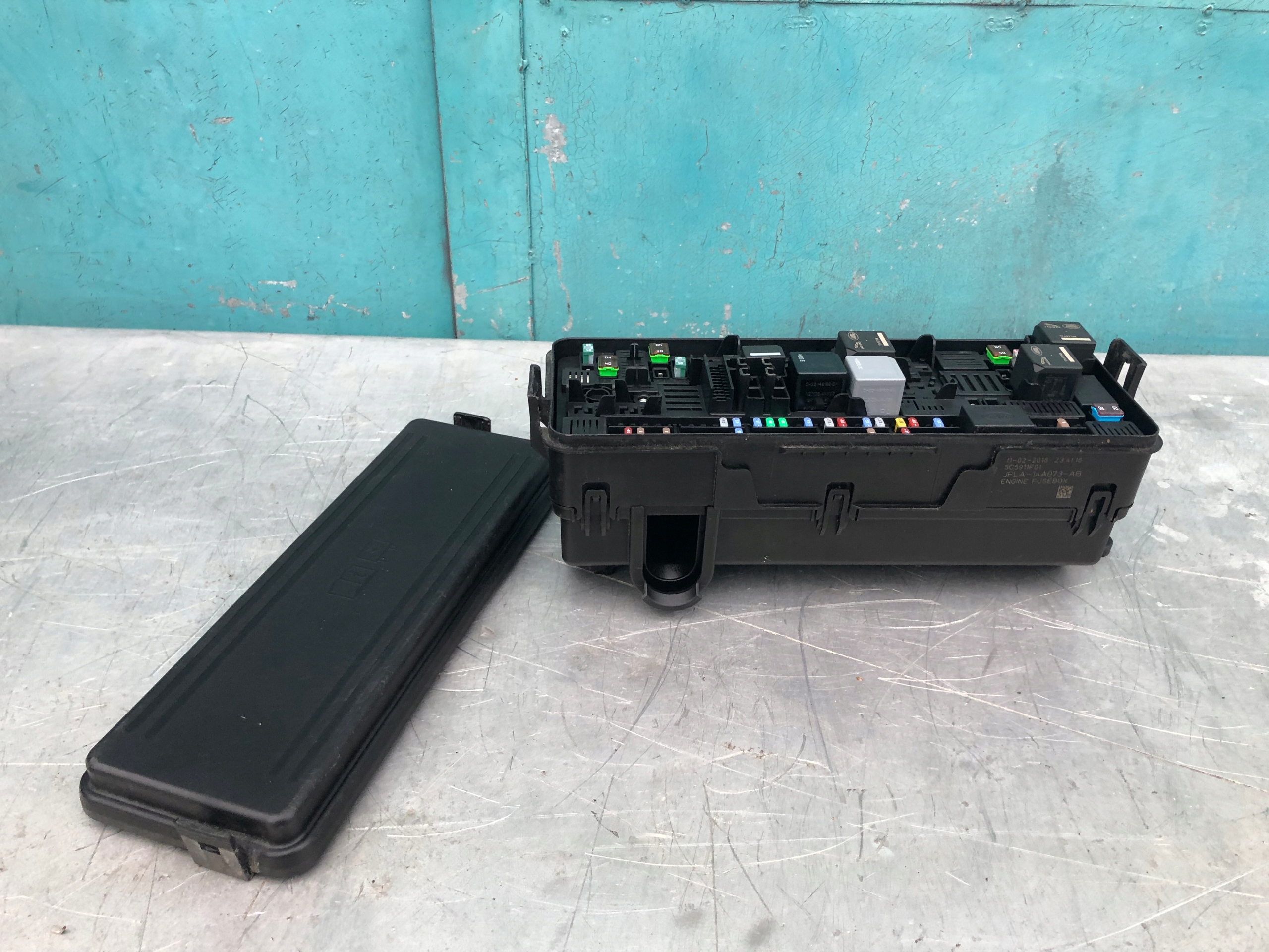 LAND ROVER DISCOVERY V L462 SKRZYNKA BEZPIECZNIKÓW