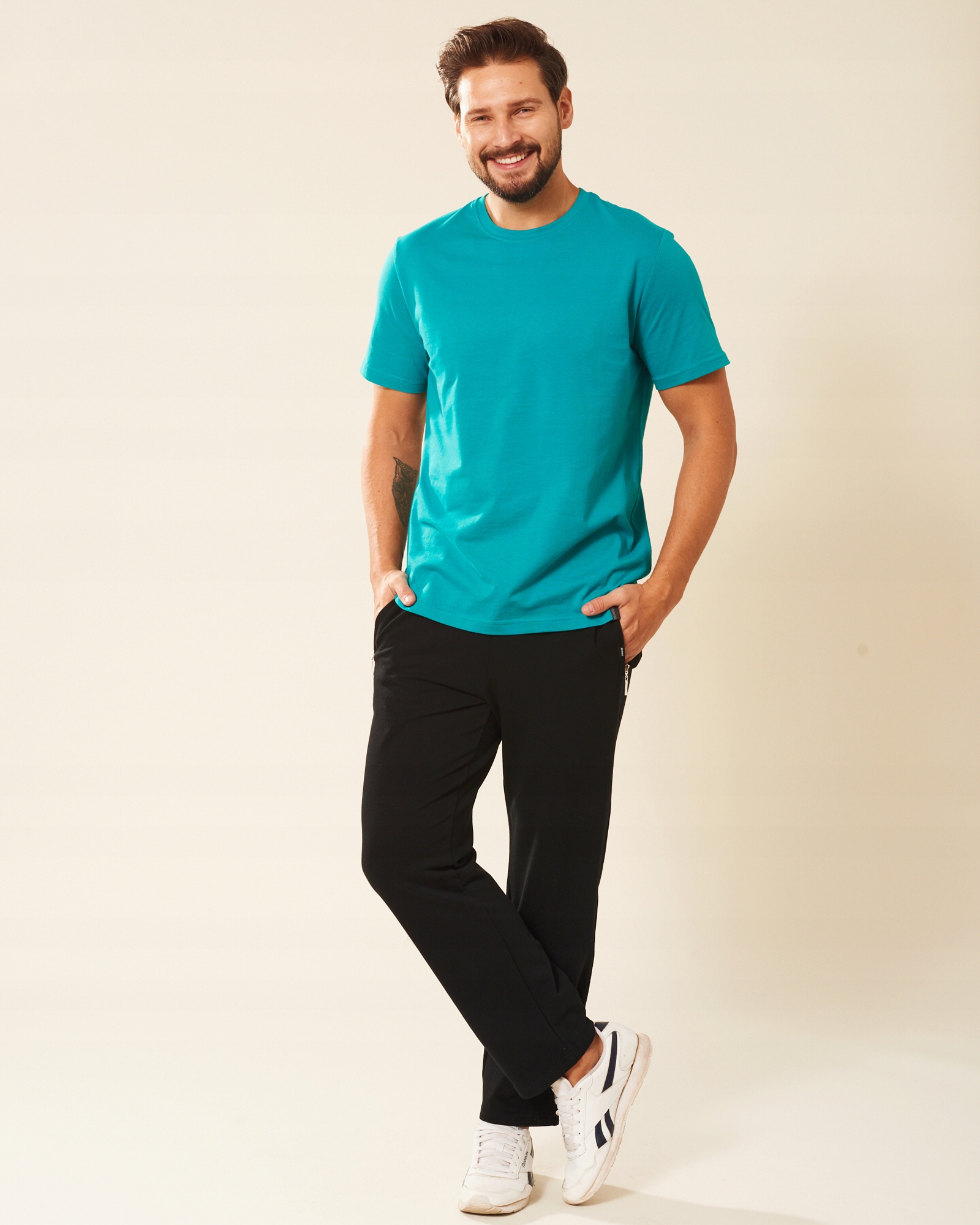 Bavlněné pohodlné tepláky Polský Výrobek Leoš Černé M