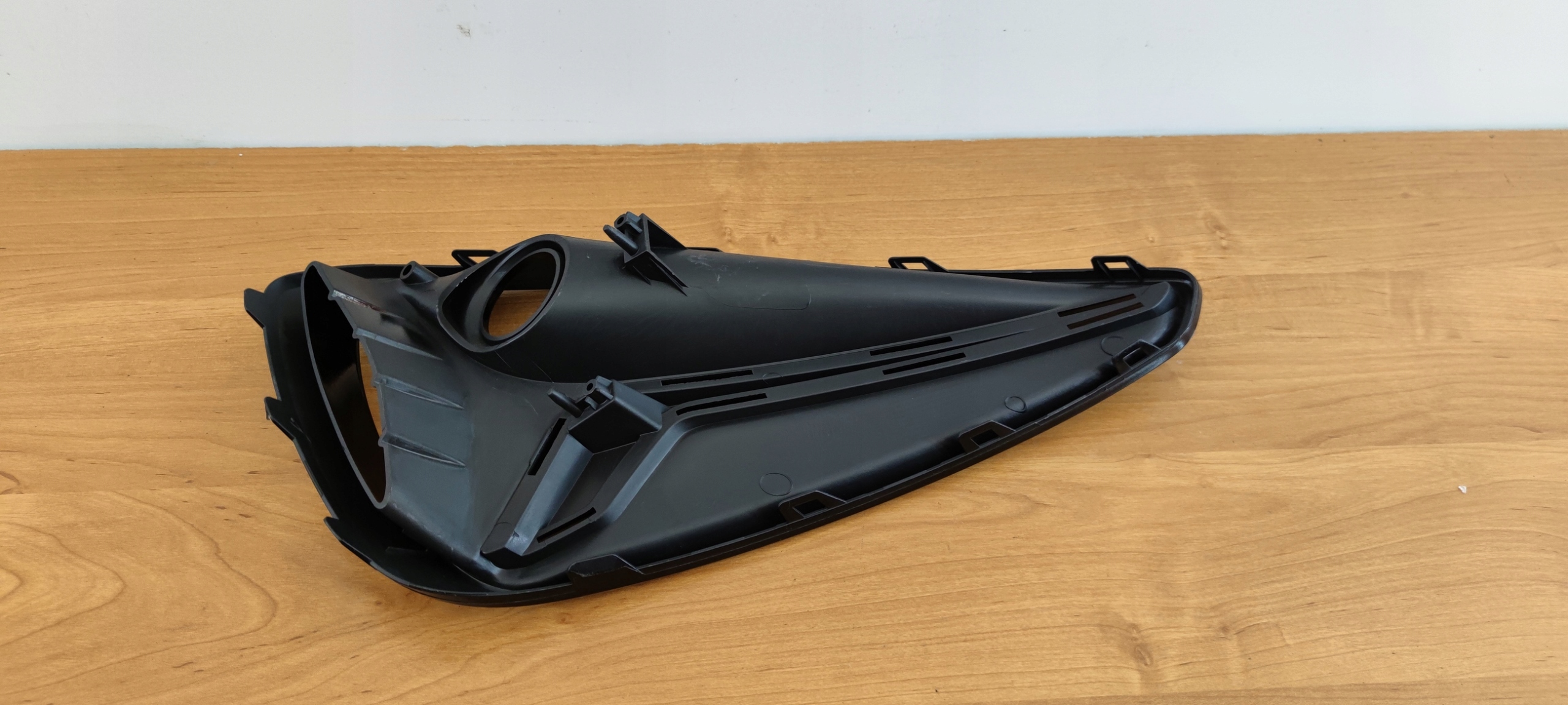 HYUNDAI I30 new MODEL right frame of a bumper grid K89/A184