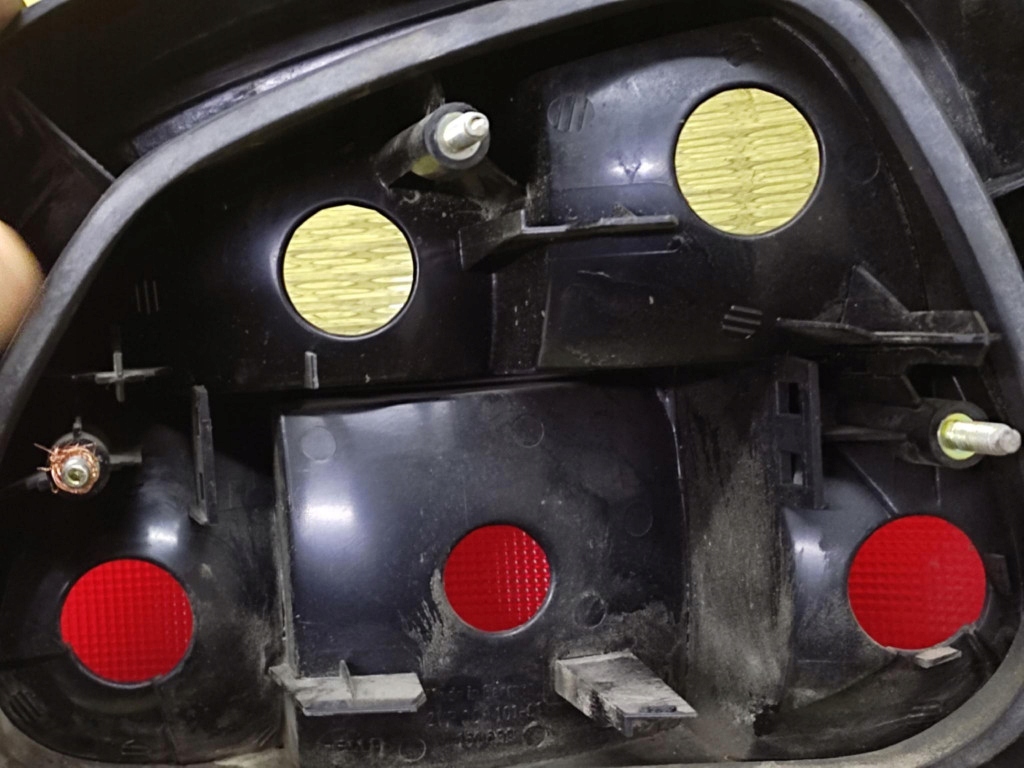 RENAULT MEGANE and light left rear part 7700428320