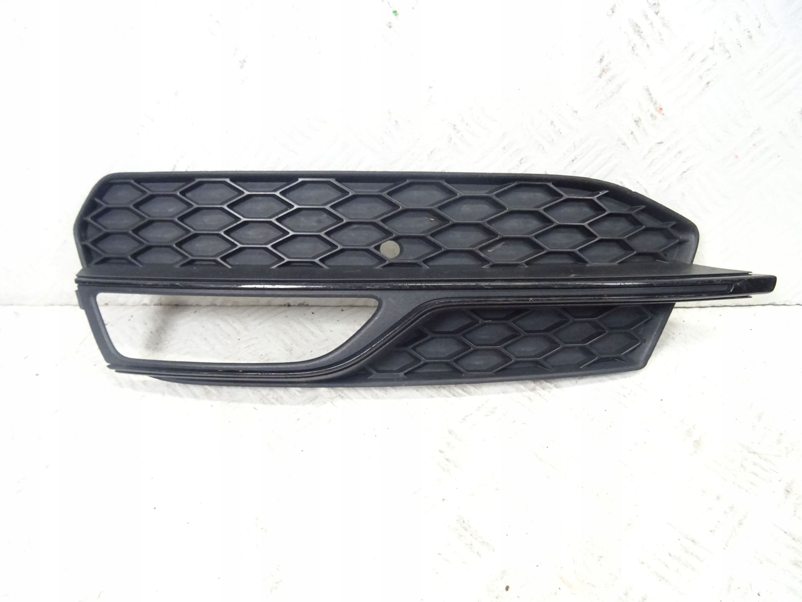 grid of a bumper front front left AUDI A3 8V S-LINE 8V3807681G